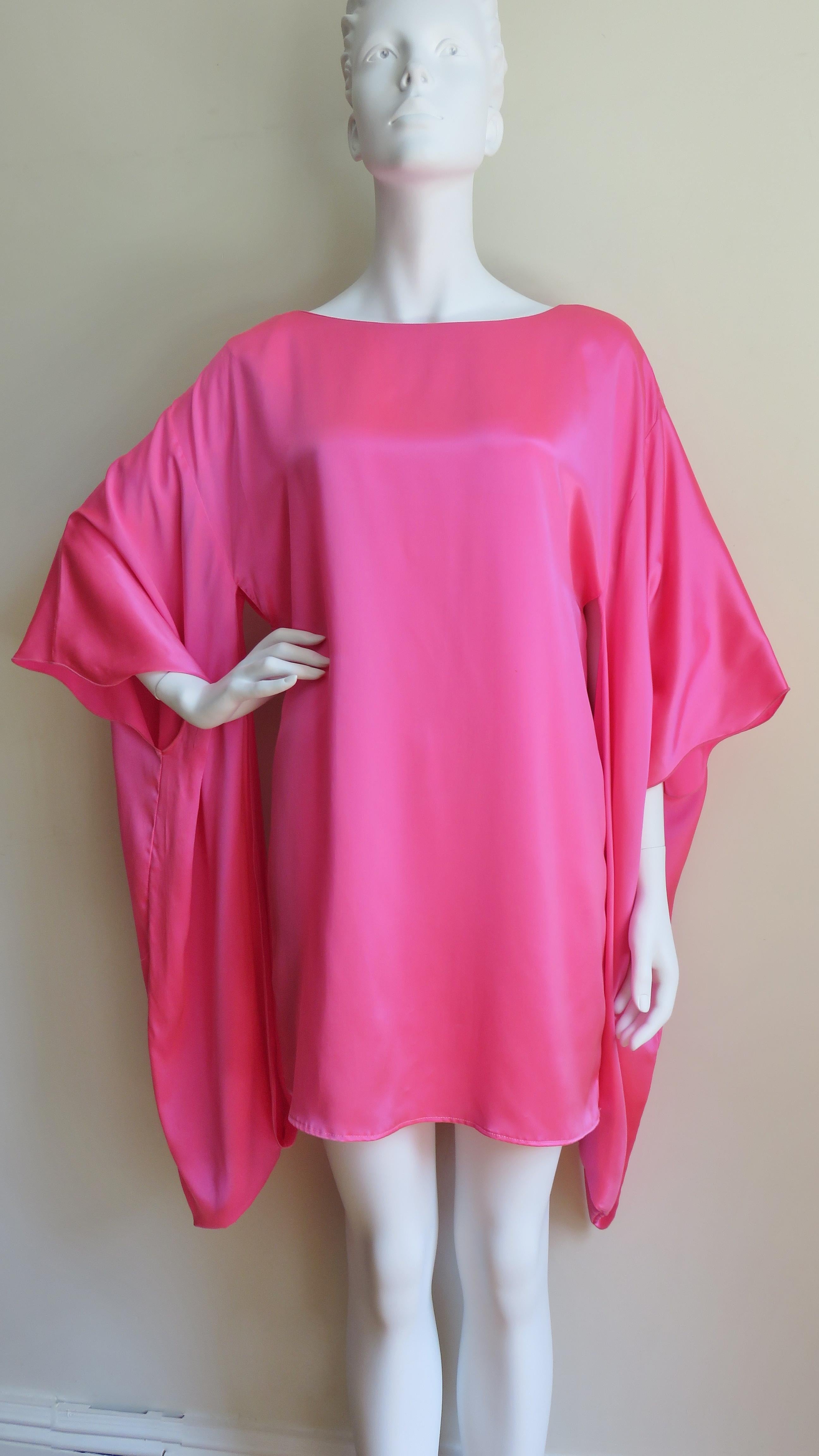 1970s Holly's Harp Silk Draped Sleeve Dress In Good Condition In Water Mill, NY