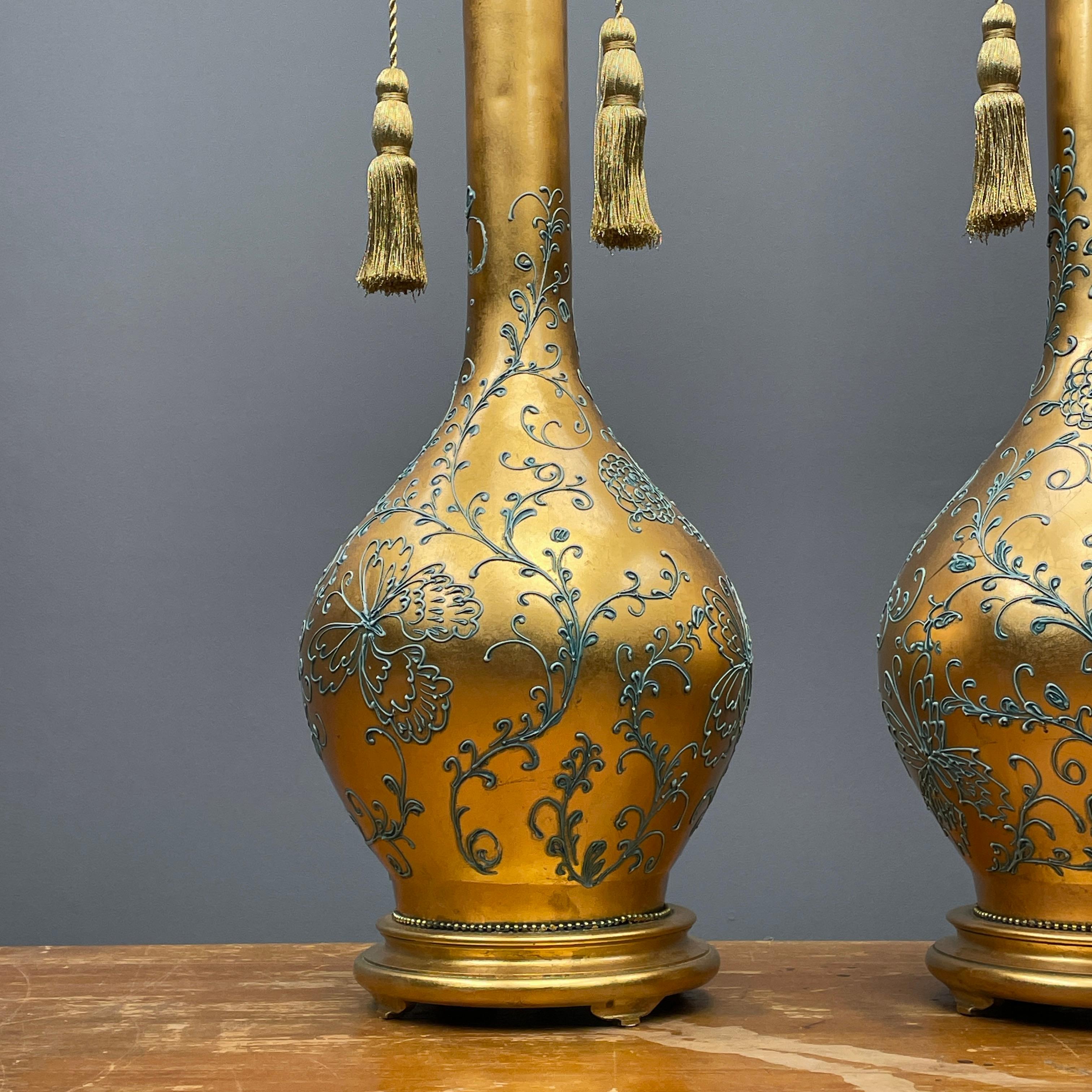 1970s Hollywood Gold Faux Gilt Tassels Monumental Table Lamps Glam Mont (Ende des 20. Jahrhunderts) im Angebot
