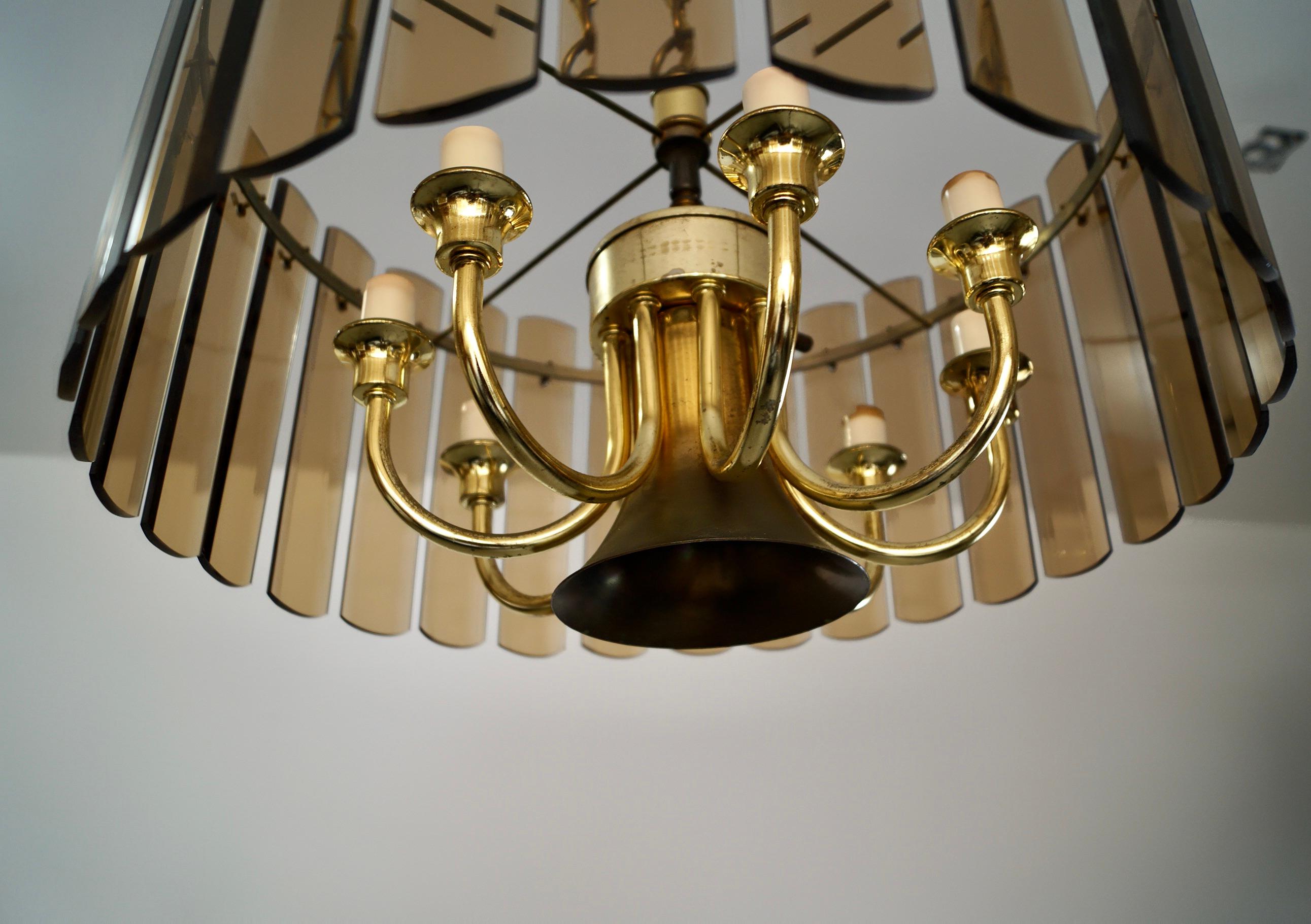 Lampadario Hollywood Regency anni '70 a 7 bracci in ottone e vetro smussato fumé in vendita 8