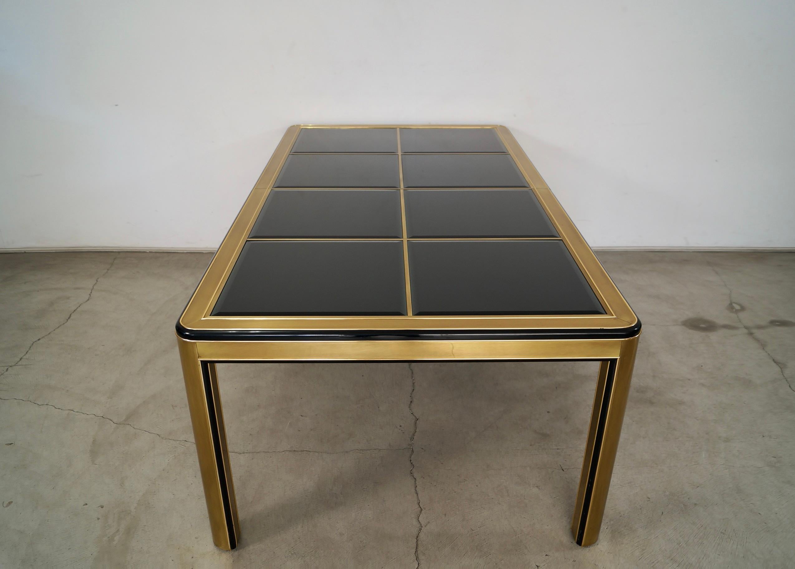 Table de salle à manger Art déco en laiton et verre fumé foncé Hollywood Regency 1970 en vente 4