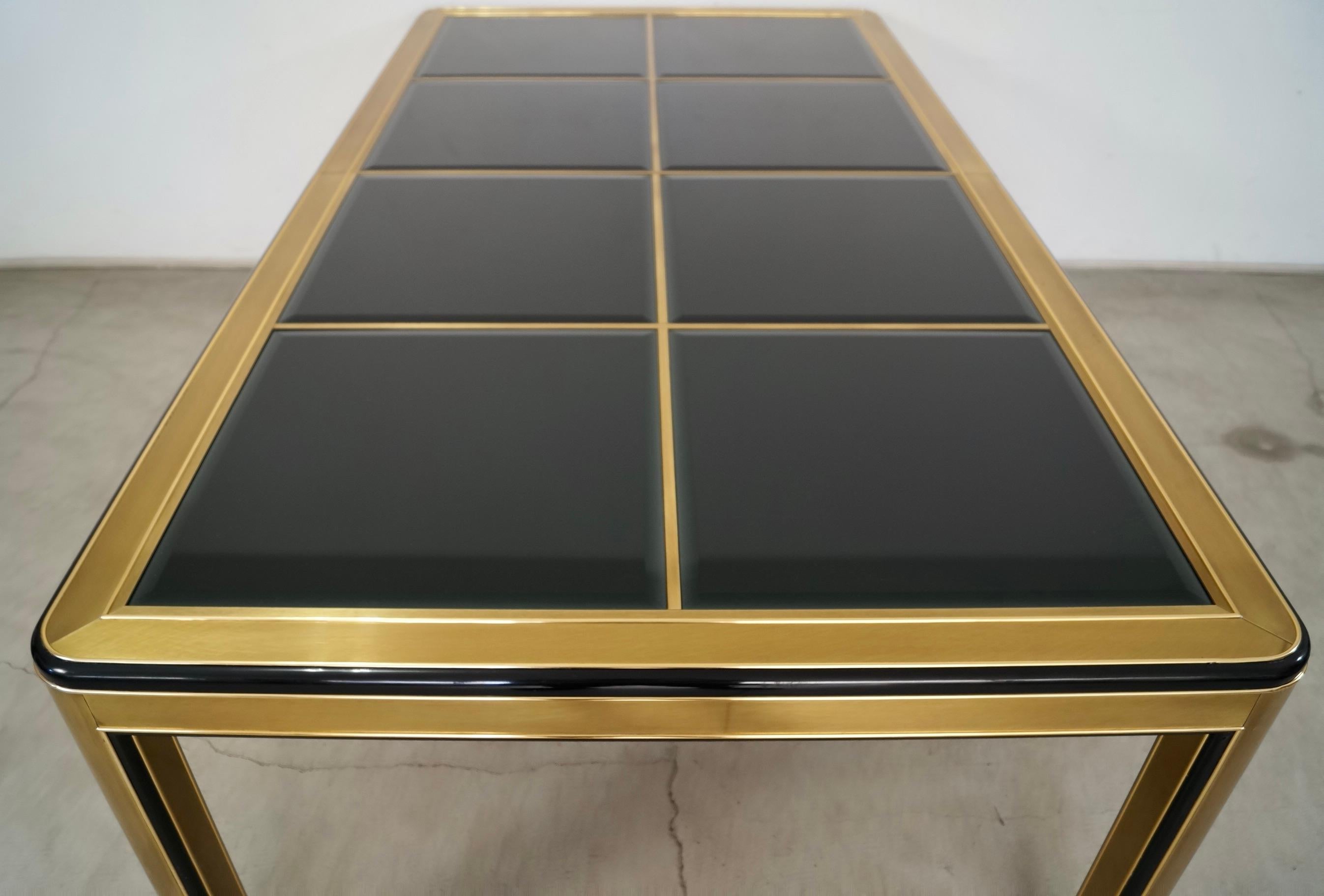 Table de salle à manger Art déco en laiton et verre fumé foncé Hollywood Regency 1970 en vente 5