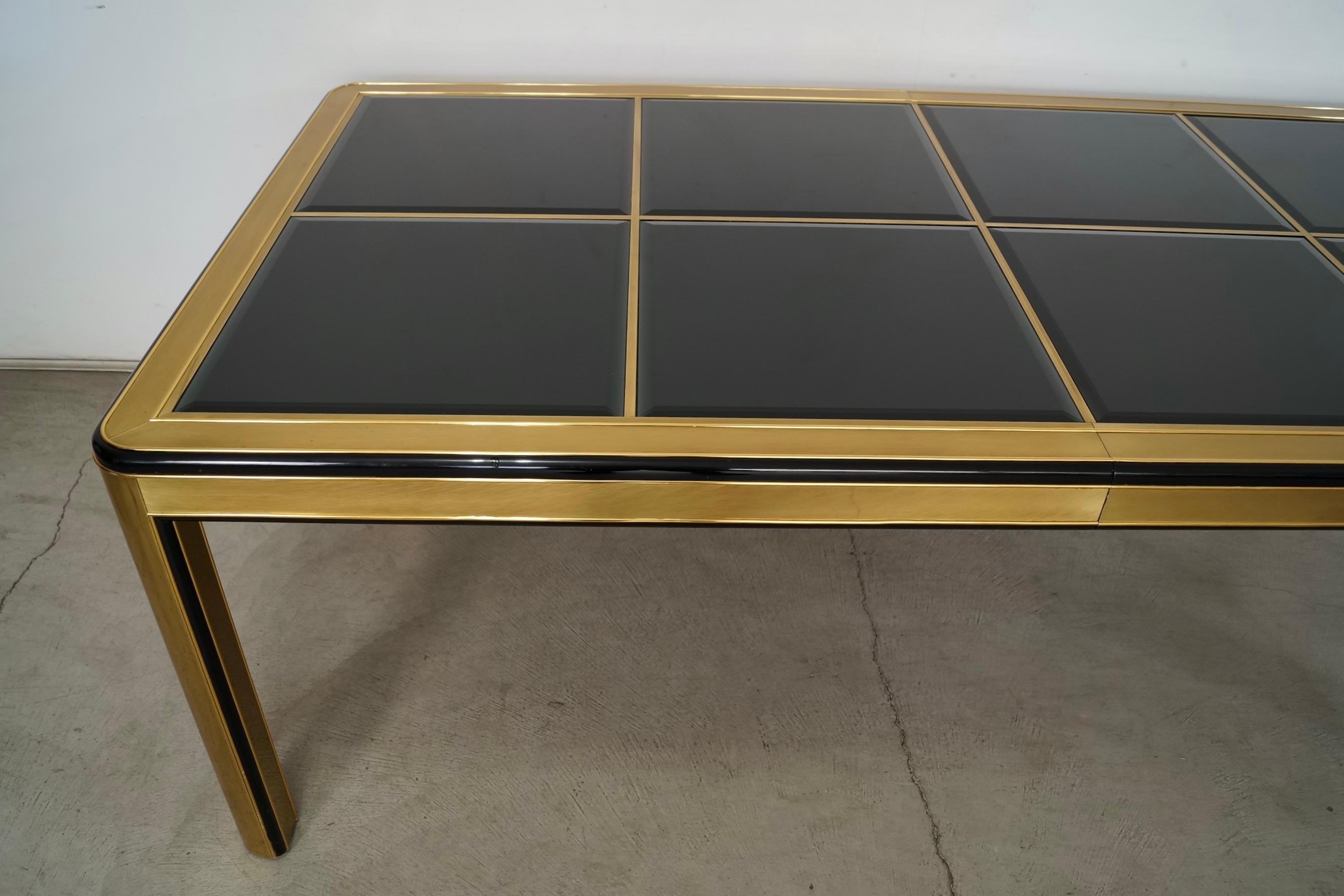Table de salle à manger Art déco en laiton et verre fumé foncé Hollywood Regency 1970 en vente 11