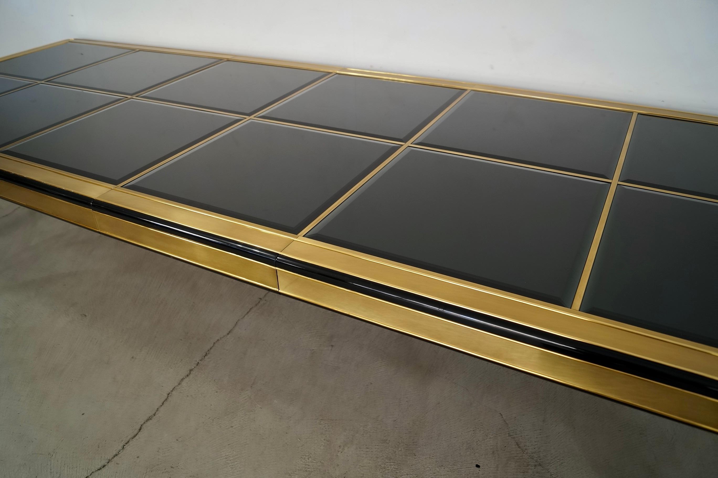 Table de salle à manger Art déco en laiton et verre fumé foncé Hollywood Regency 1970 en vente 12
