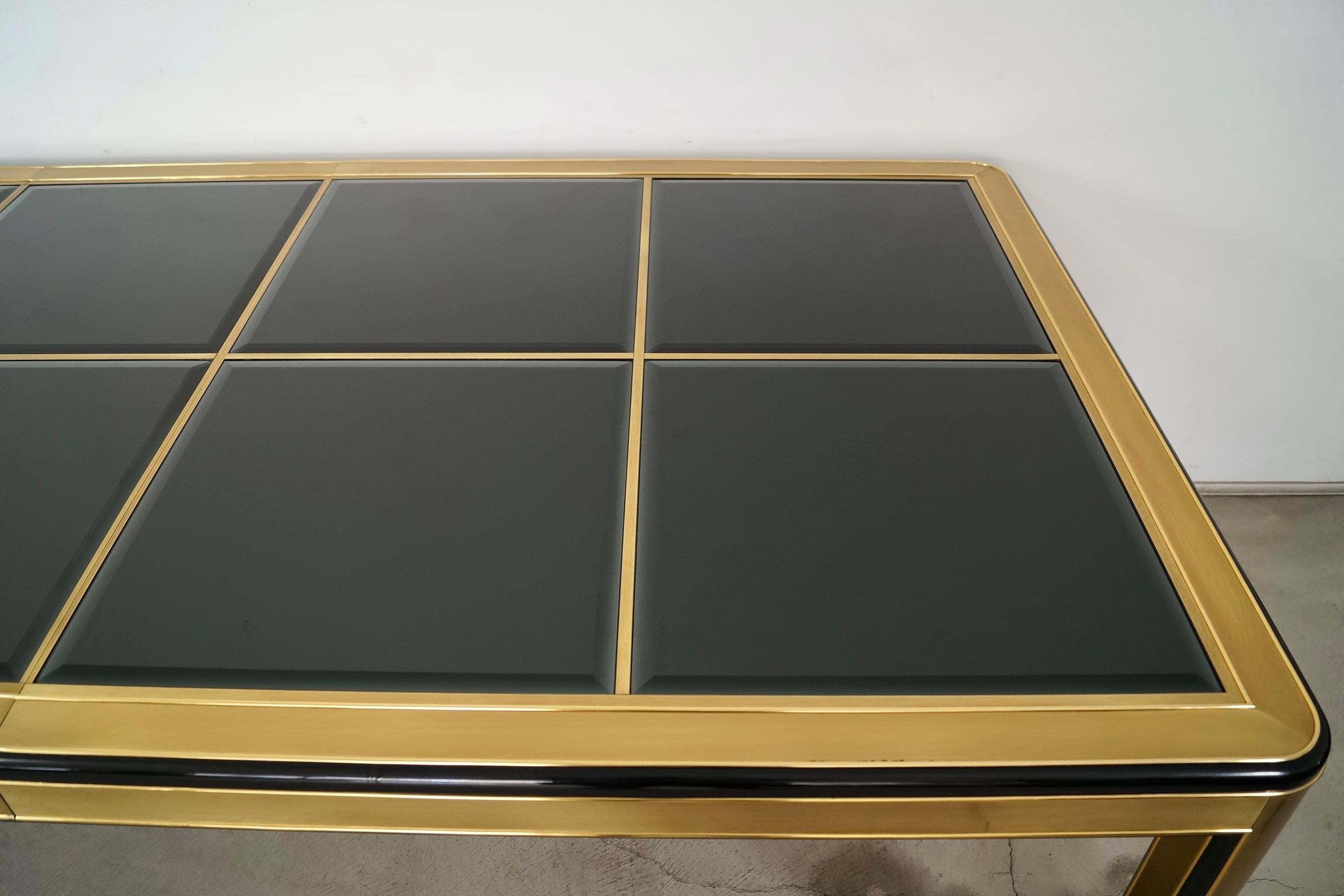 Table de salle à manger Art déco en laiton et verre fumé foncé Hollywood Regency 1970 en vente 14