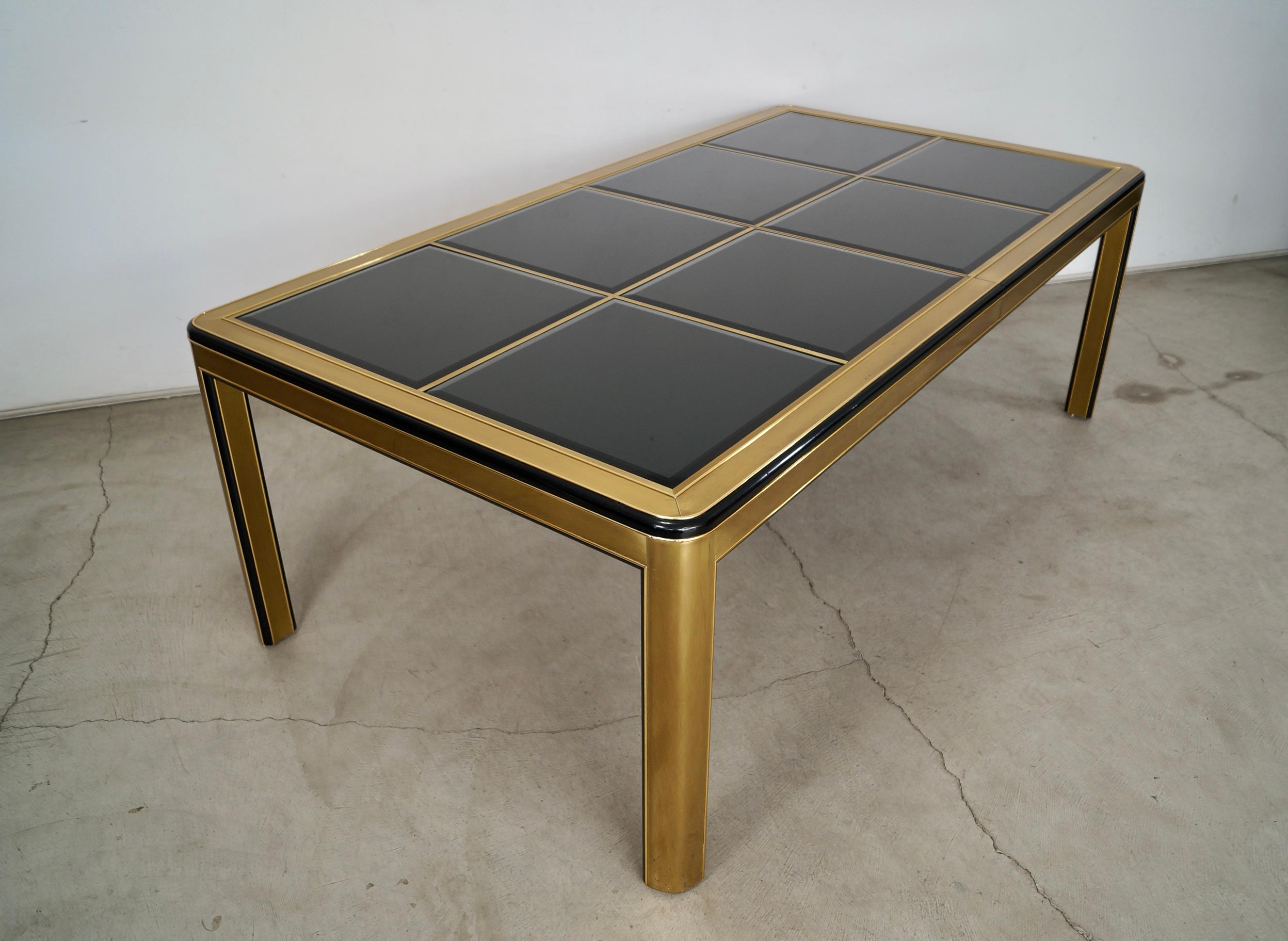 Fin du 20e siècle Table de salle à manger Art déco en laiton et verre fumé foncé Hollywood Regency 1970 en vente