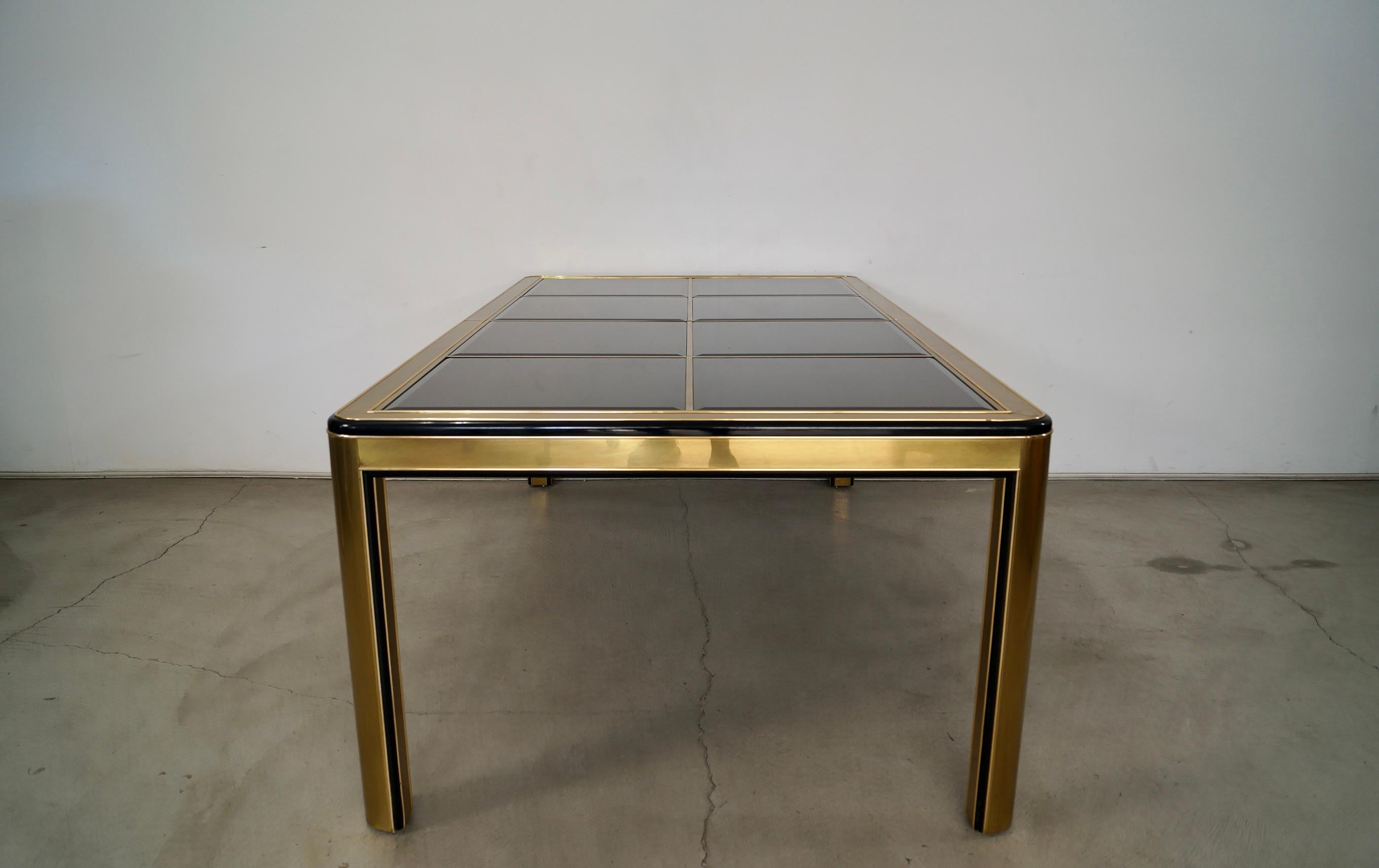 Table de salle à manger Art déco en laiton et verre fumé foncé Hollywood Regency 1970 en vente 3