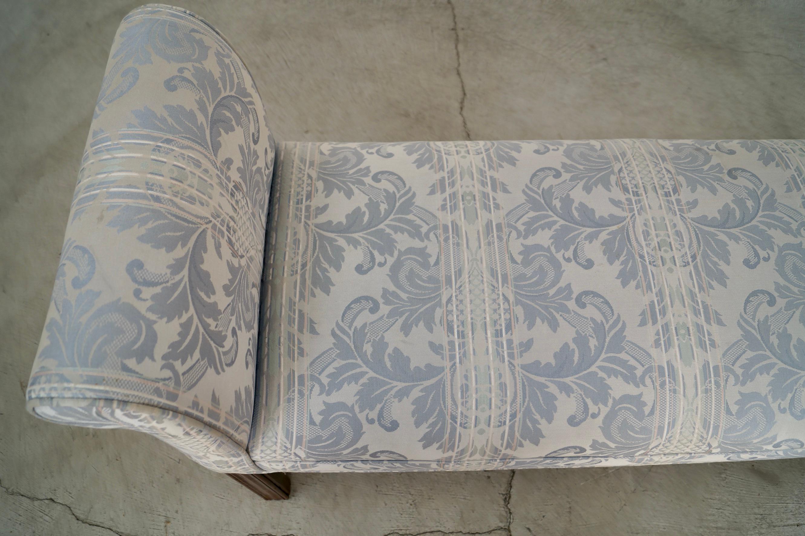 Banc Hollywood Regency des années 1970 en vente 9