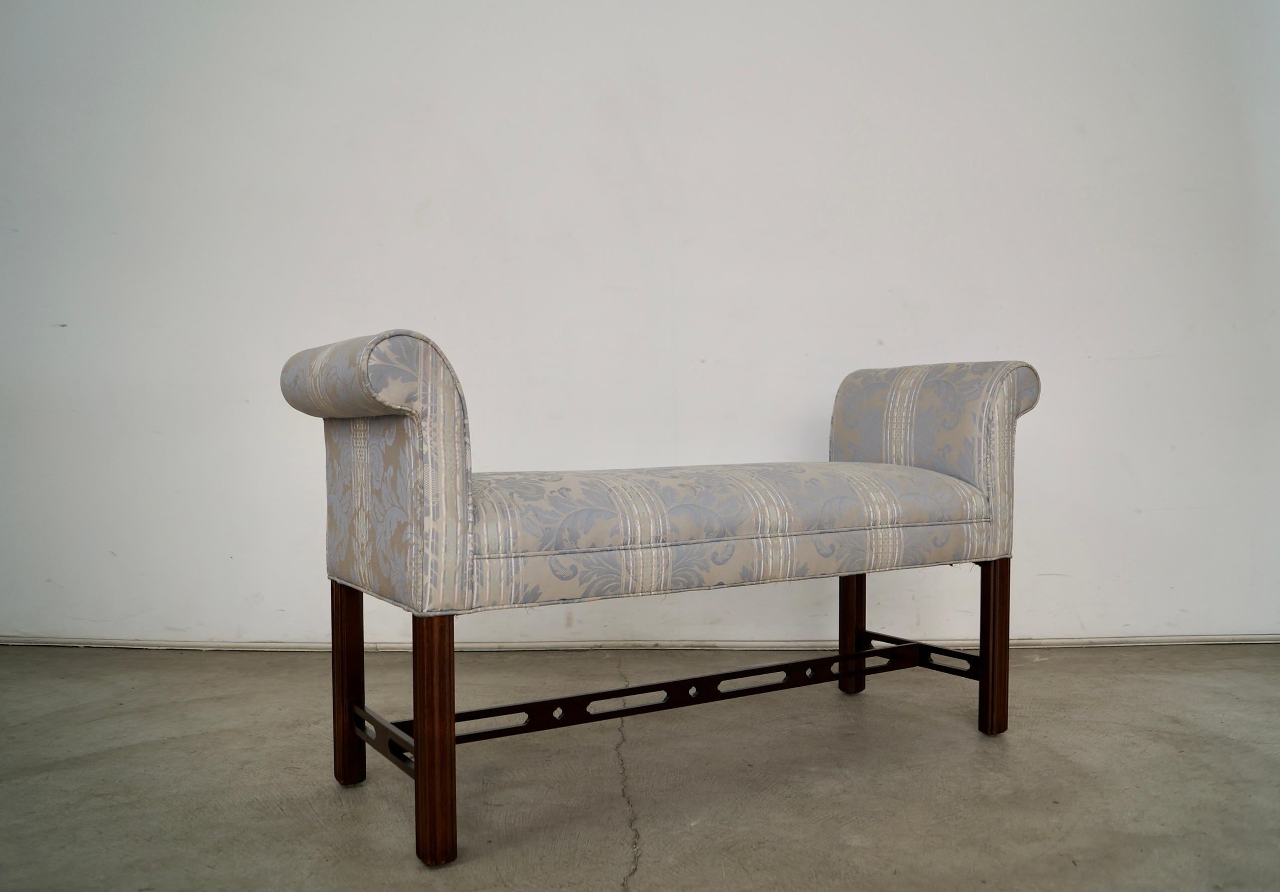 Banc Hollywood Regency des années 1970 en vente 1