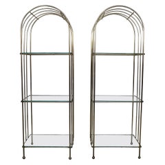 Ein Paar Hollywood-Regency-Etagere-Regency-Regale aus Messing, 1970er Jahre