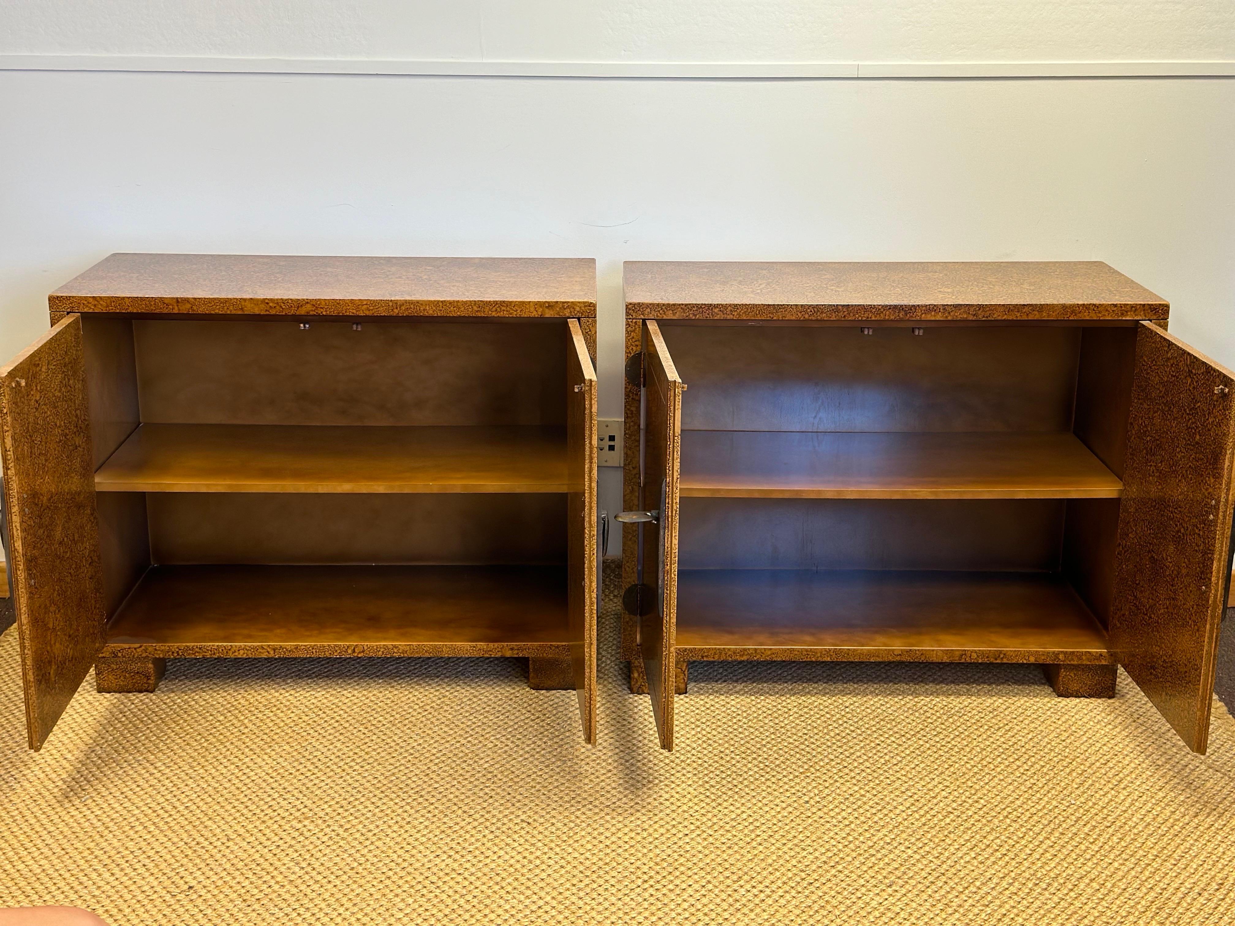Armadietti in tartaruga finta degli anni '70 Hollywood Regency Century Furniture - una coppia in vendita 6