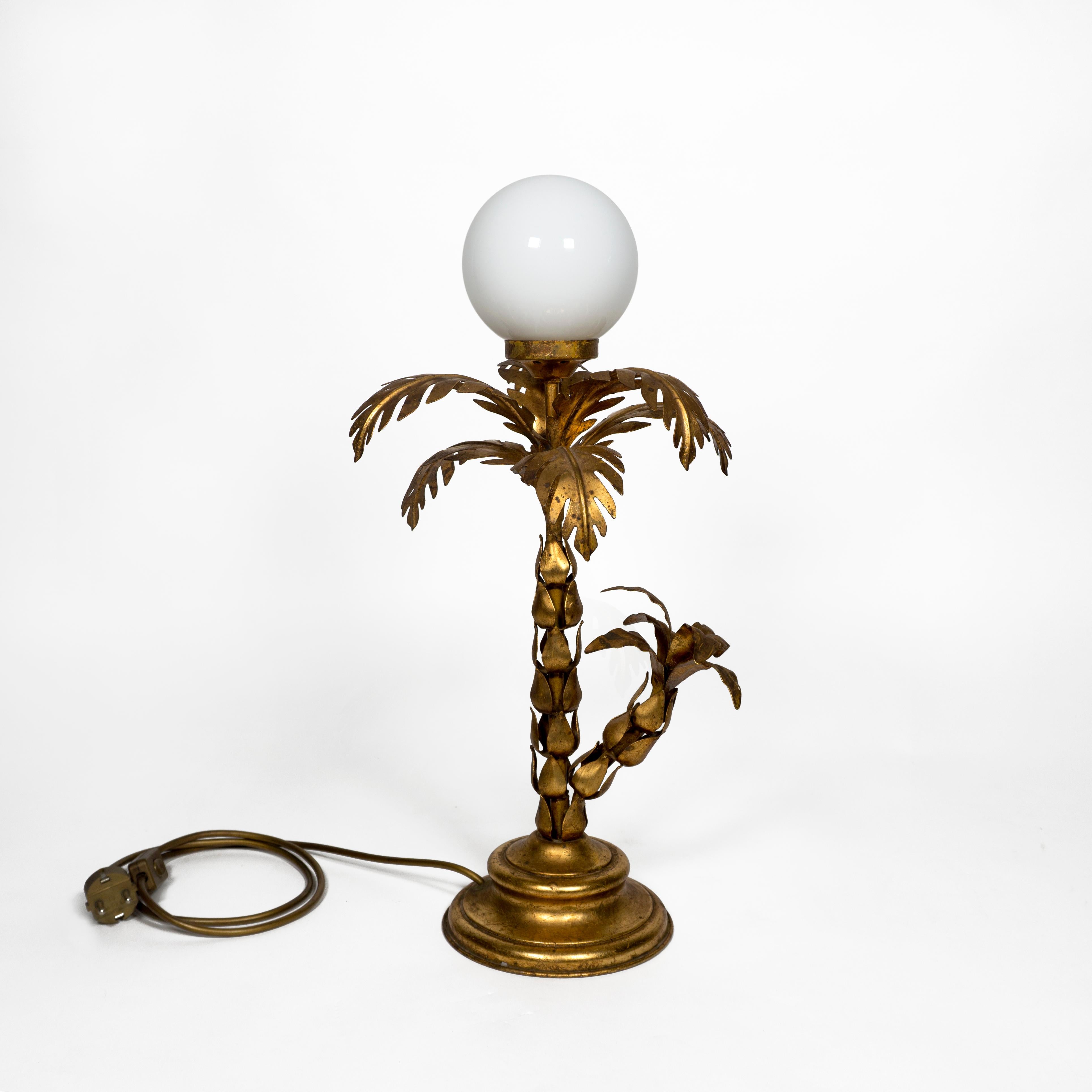 1970s Hollywood Regency Lámpara de sobremesa dorada Giltet Palm Tree Mediados de siglo Hans Kögl en venta 2