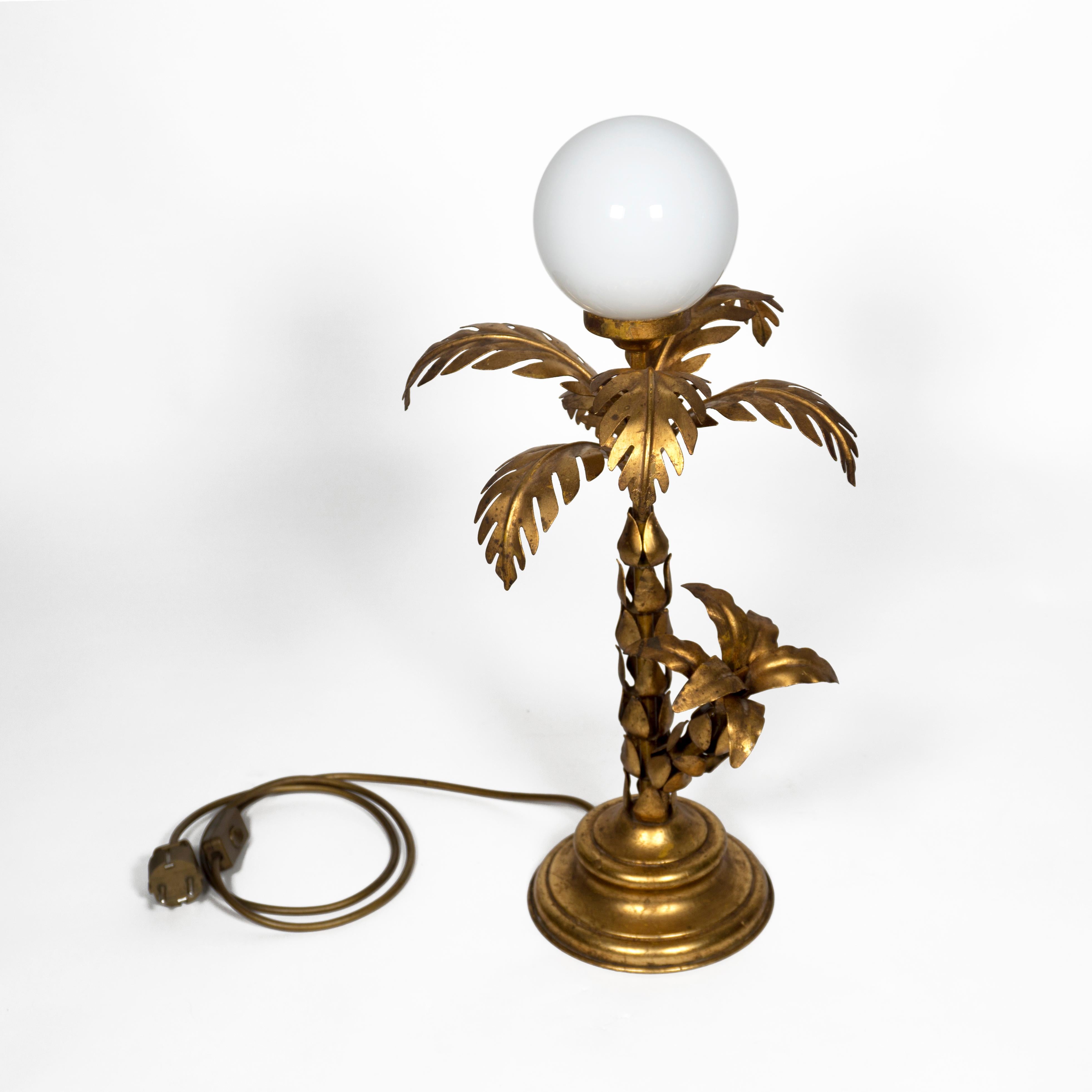 1970s Hollywood Regency Lámpara de sobremesa dorada Giltet Palm Tree Mediados de siglo Hans Kögl en venta 3