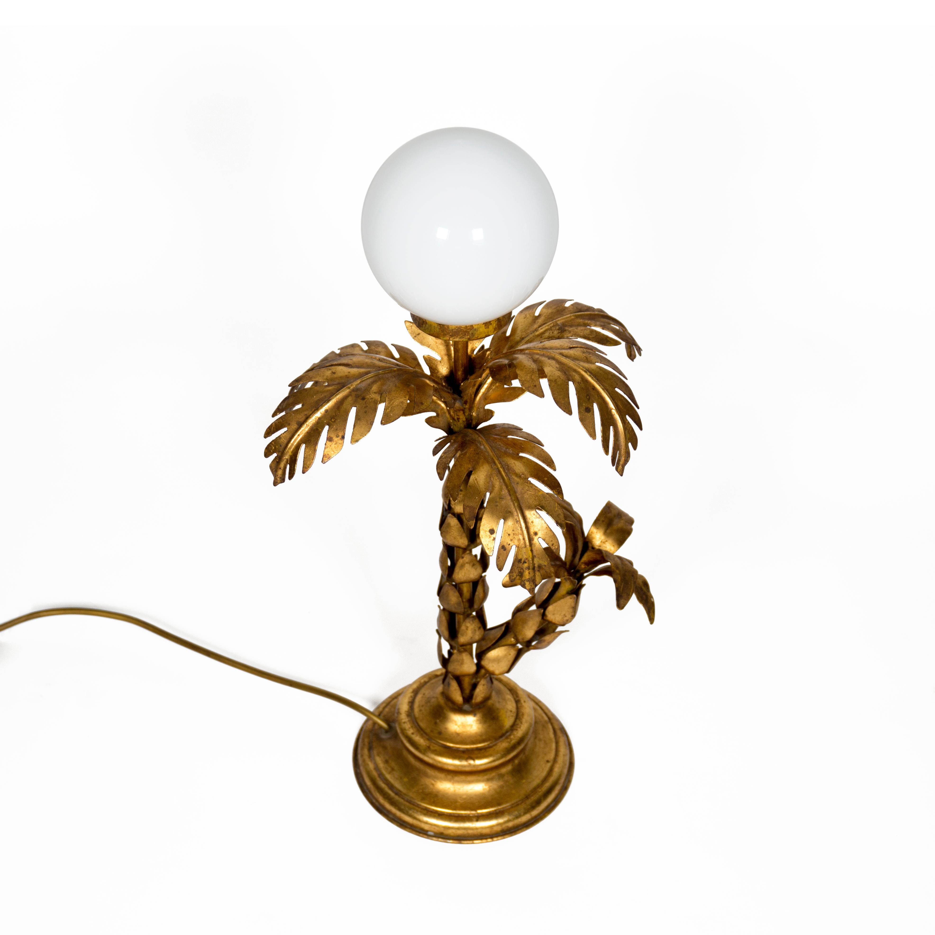 1970s Hollywood Regency Lámpara de sobremesa dorada Giltet Palm Tree Mediados de siglo Hans Kögl Alemán en venta