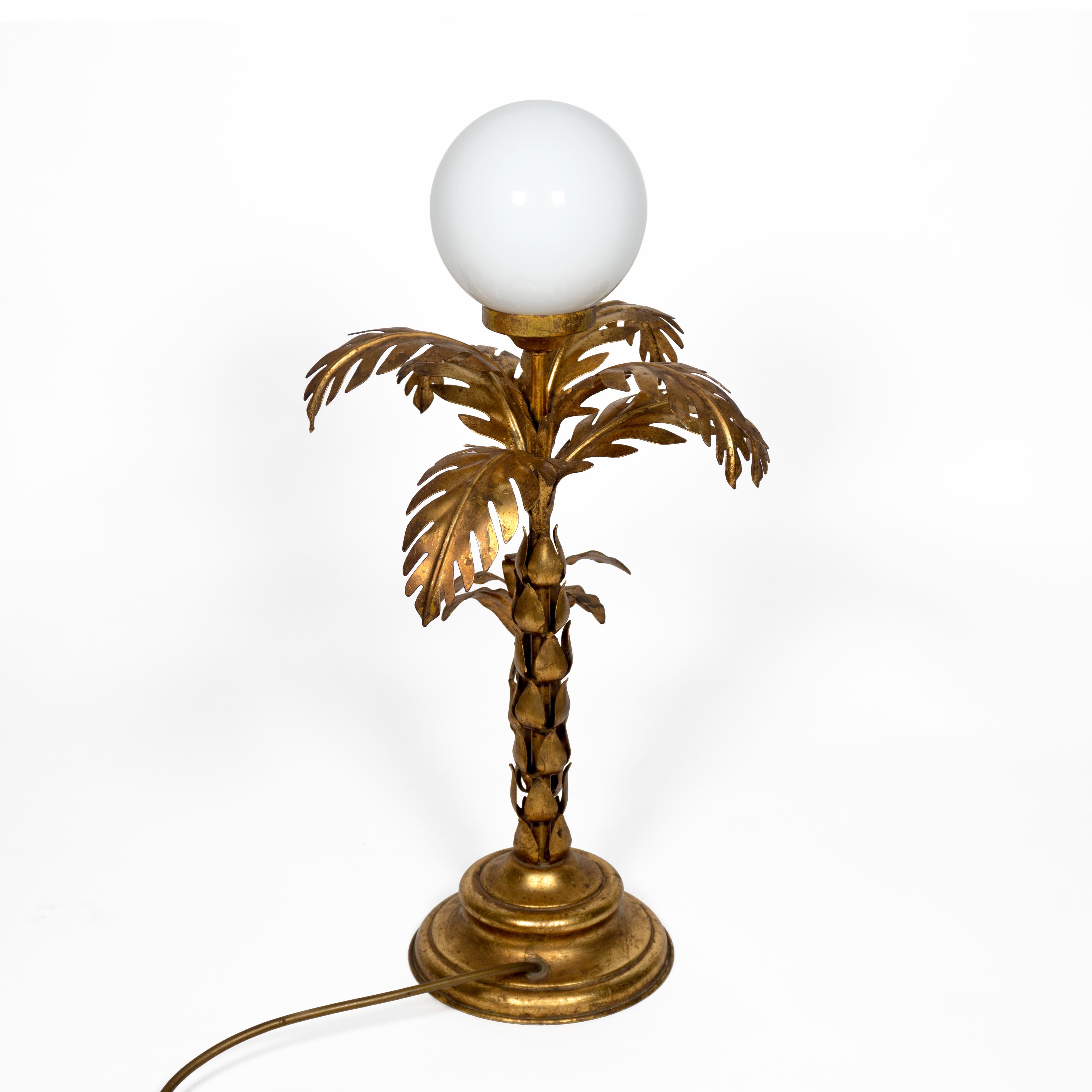 1970s Hollywood Regency Lámpara de sobremesa dorada Giltet Palm Tree Mediados de siglo Hans Kögl Dorado en venta