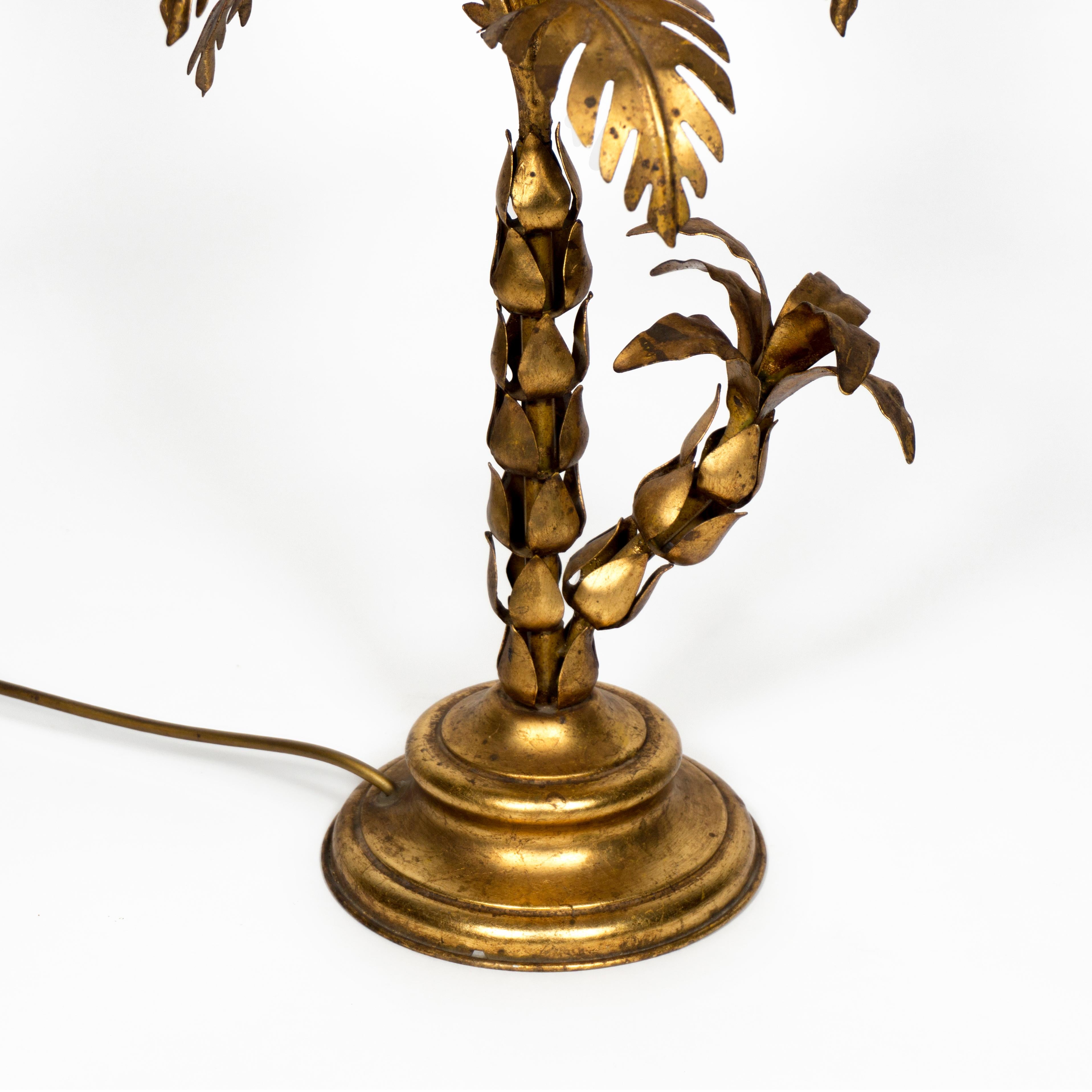 1970s Hollywood Regency Lámpara de sobremesa dorada Giltet Palm Tree Mediados de siglo Hans Kögl en venta 1