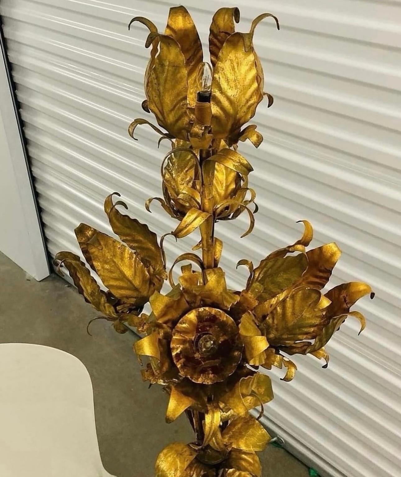 1970s Hollywood Regency Hans Kogl Metal Gold Gilt Lotus Flower Floor Lamp In Good Condition In Stafford, TX