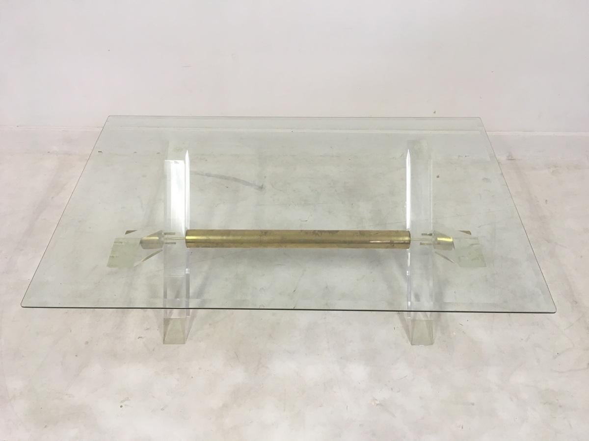 1970s Hollywood Regency Lucite and Brass Coffee Table In Fair Condition In London, London