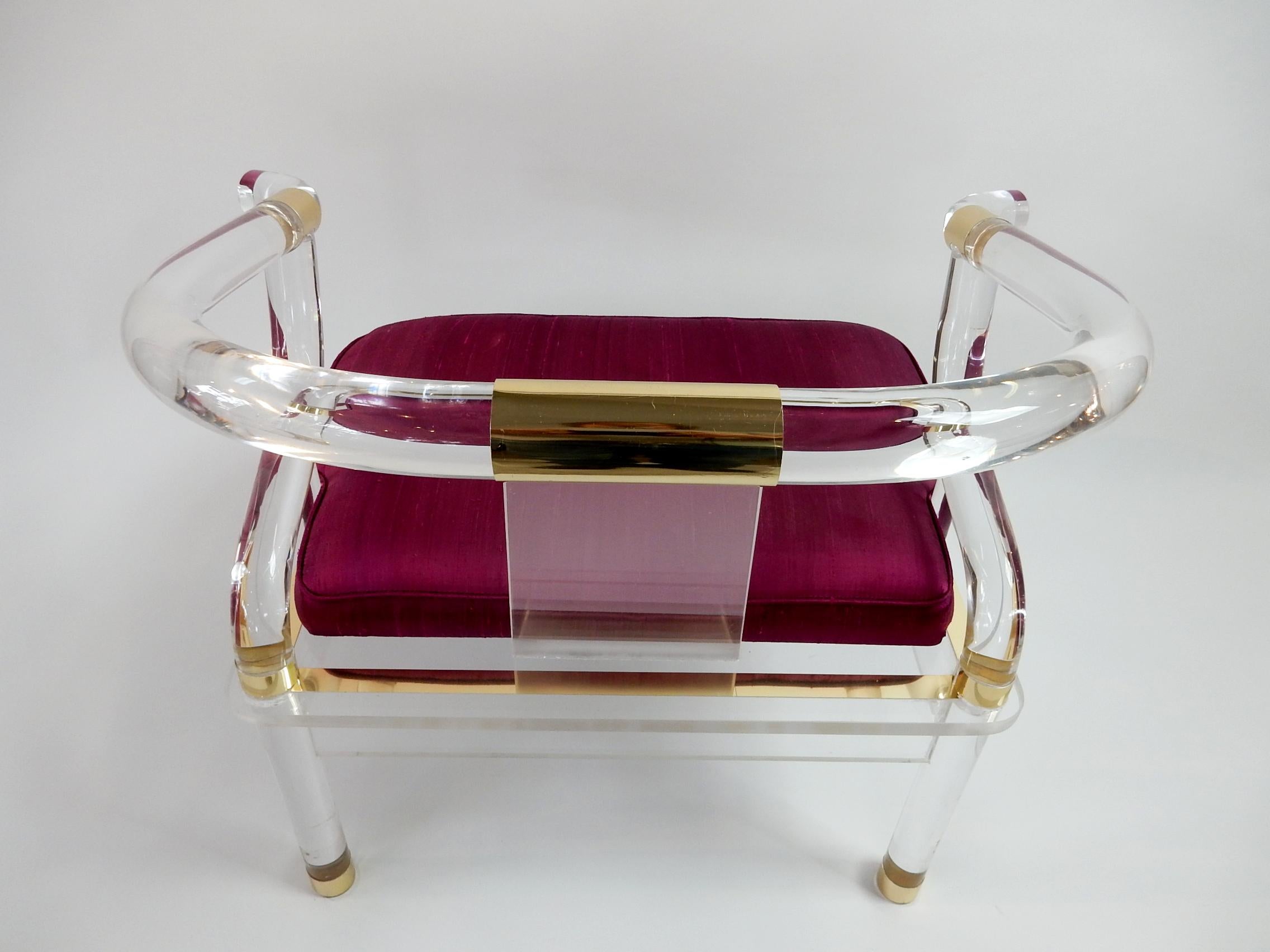 Hollywood Regency Lucite and Brass Ming Lounge Chair In Good Condition In Las Vegas, NV
