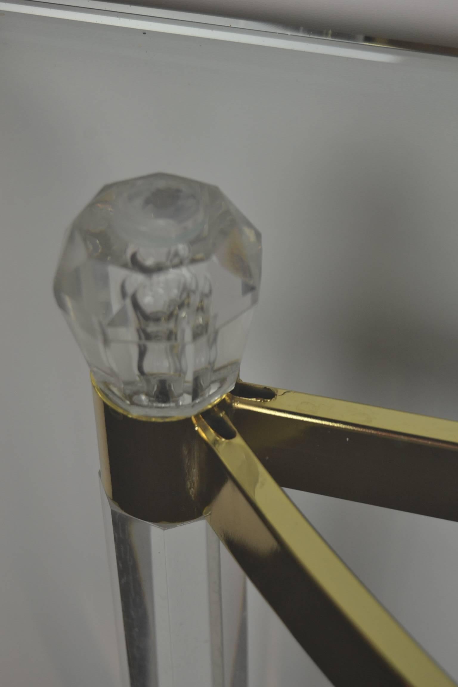 1970s Hollywood Regency Lucite, Brass and Glass Console Table In Good Condition For Sale In Retie, BE