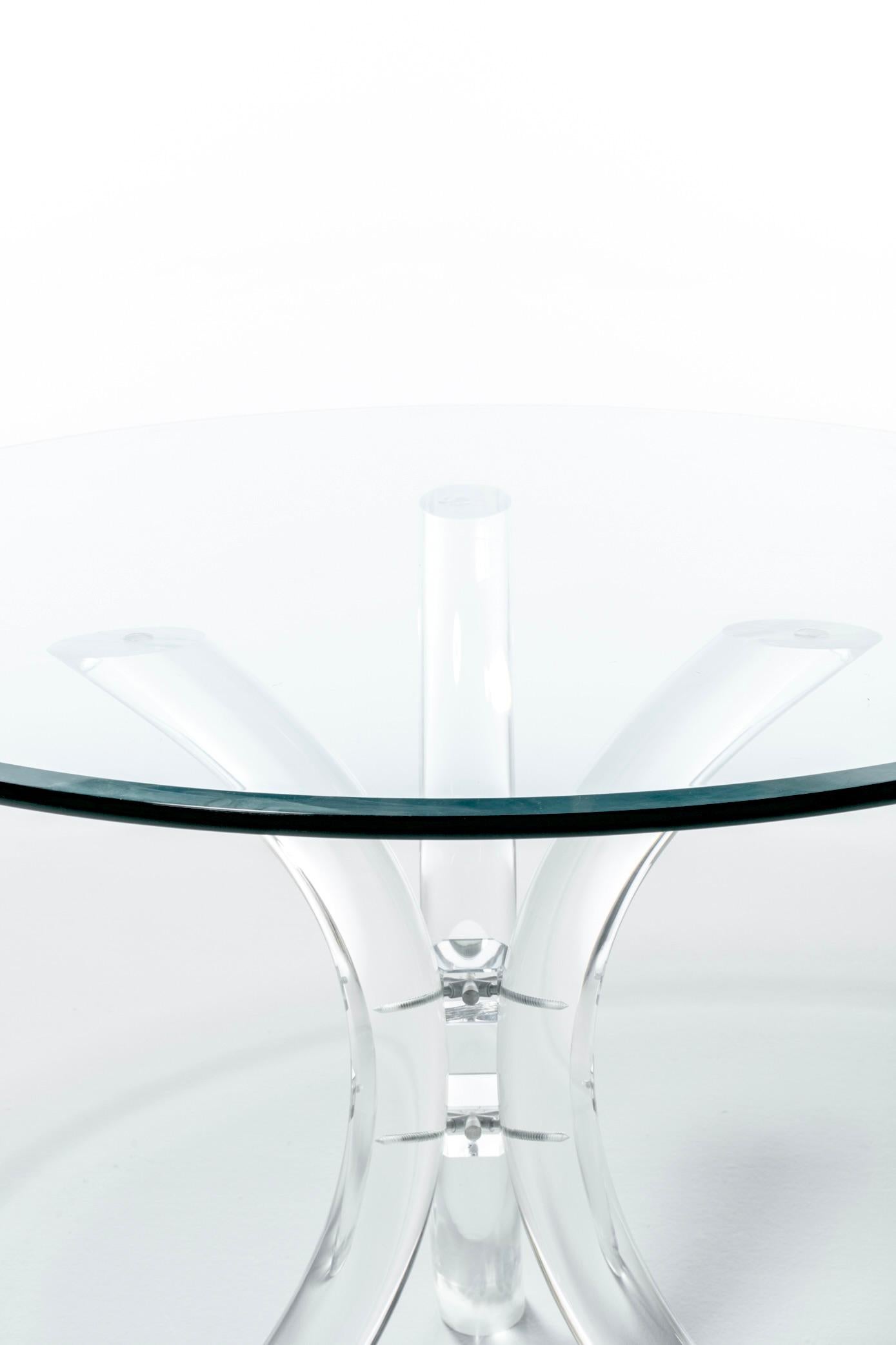 Lucite Hollywood Regency Dining Table circa 1970 In Good Condition For Sale In Saint Louis, MO