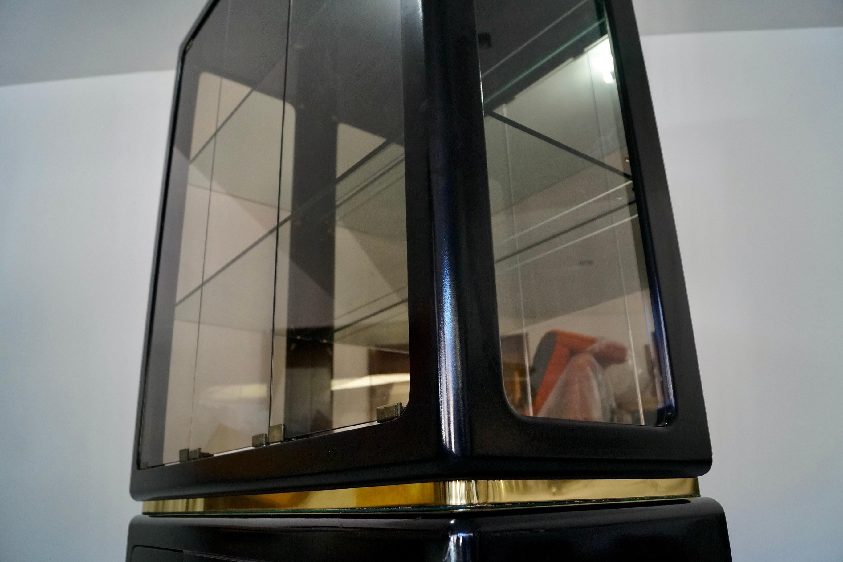 1970's Hollywood Regency China Cabinet in The Manner of Milo Baughman 6