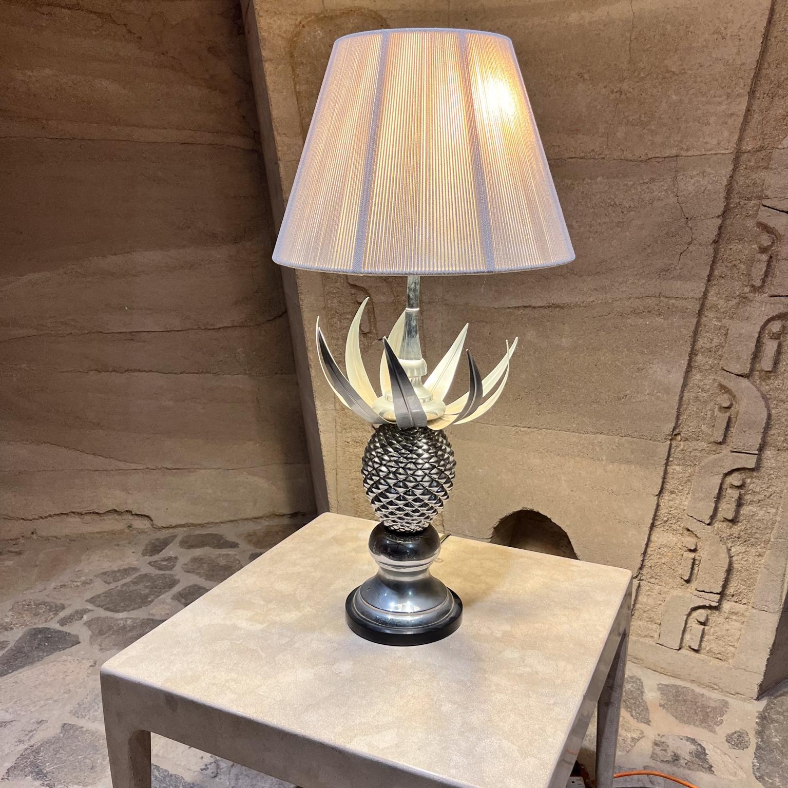 Cromo Lampada da tavolo ad ananas Hollywood Regency degli anni '70 in vendita