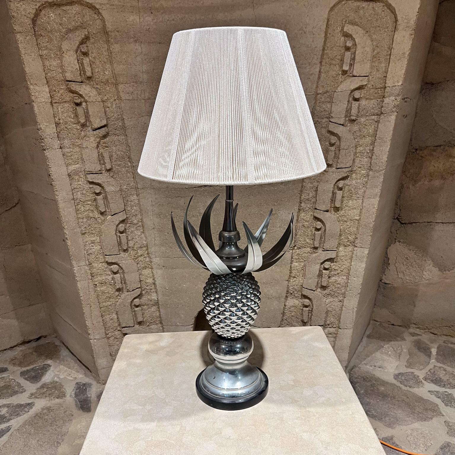 Lampada da tavolo ad ananas Hollywood Regency degli anni '70 in vendita 1