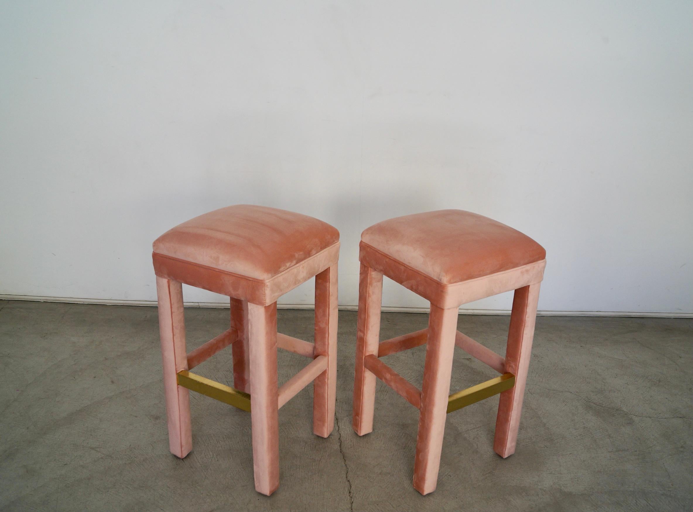 1970's Hollywood Regency Pink Velvet Bar Stools, a Pair In Excellent Condition In Burbank, CA