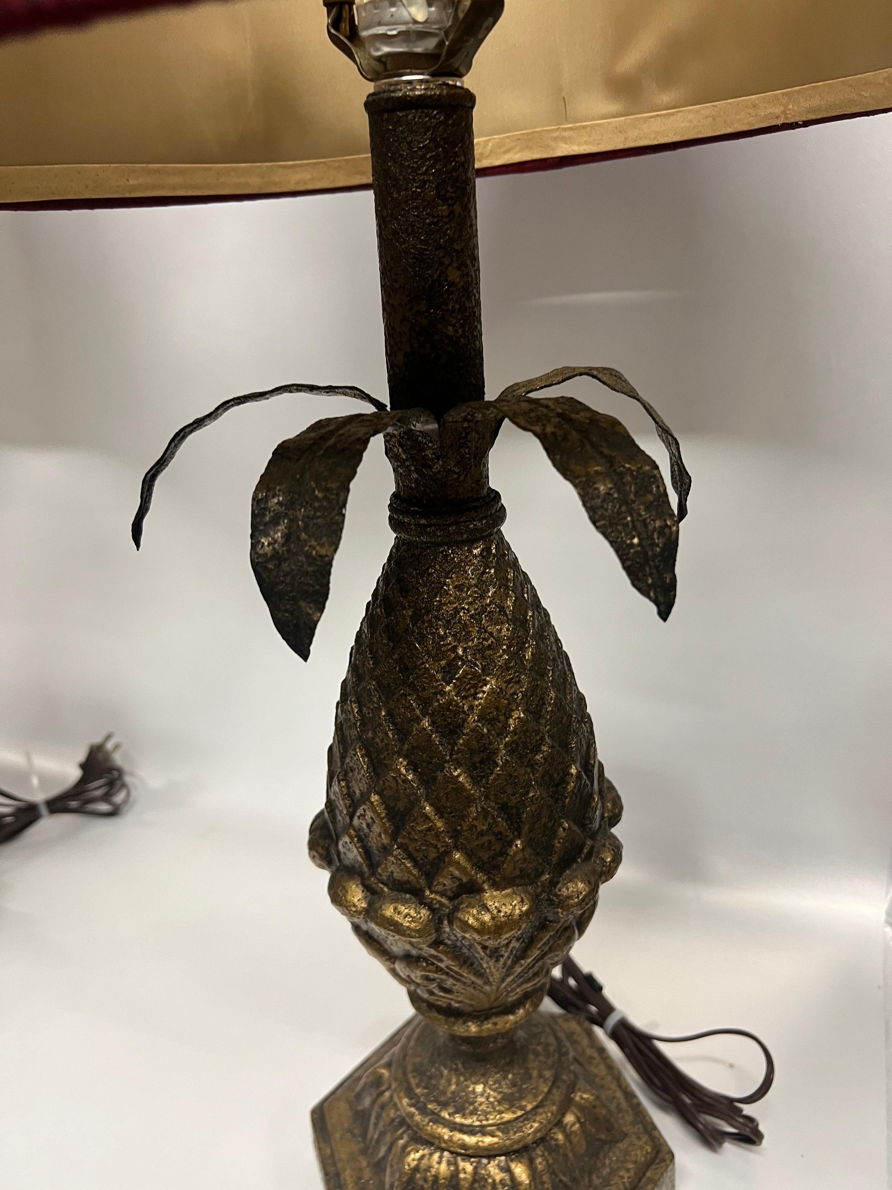 Lampade Hollywood Regency degli anni '70 in resina e metallo con ananas in vendita 2