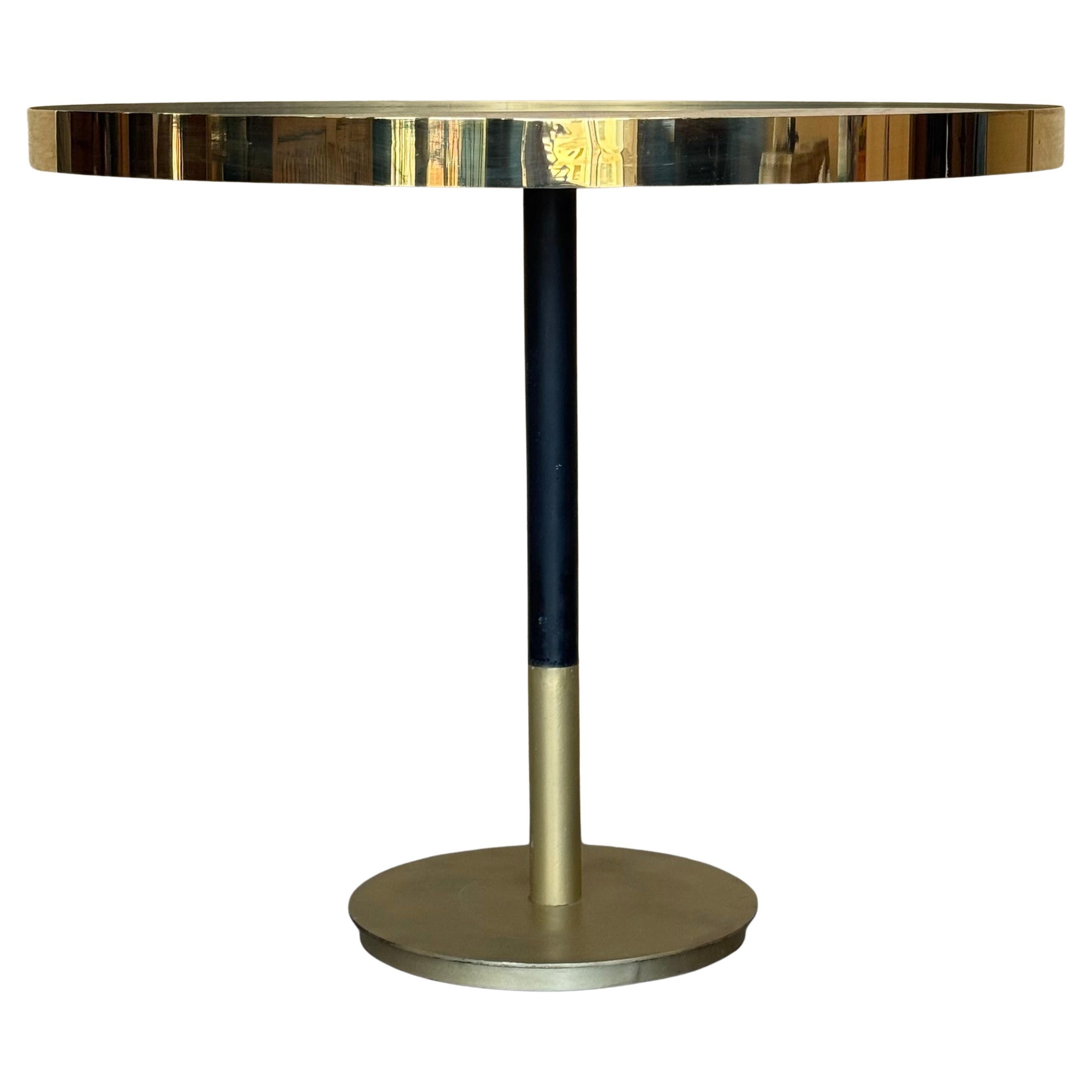 Mesa de comedor redonda de latón cantilever Hollywood Regency de los años 70 con cristal negro en venta