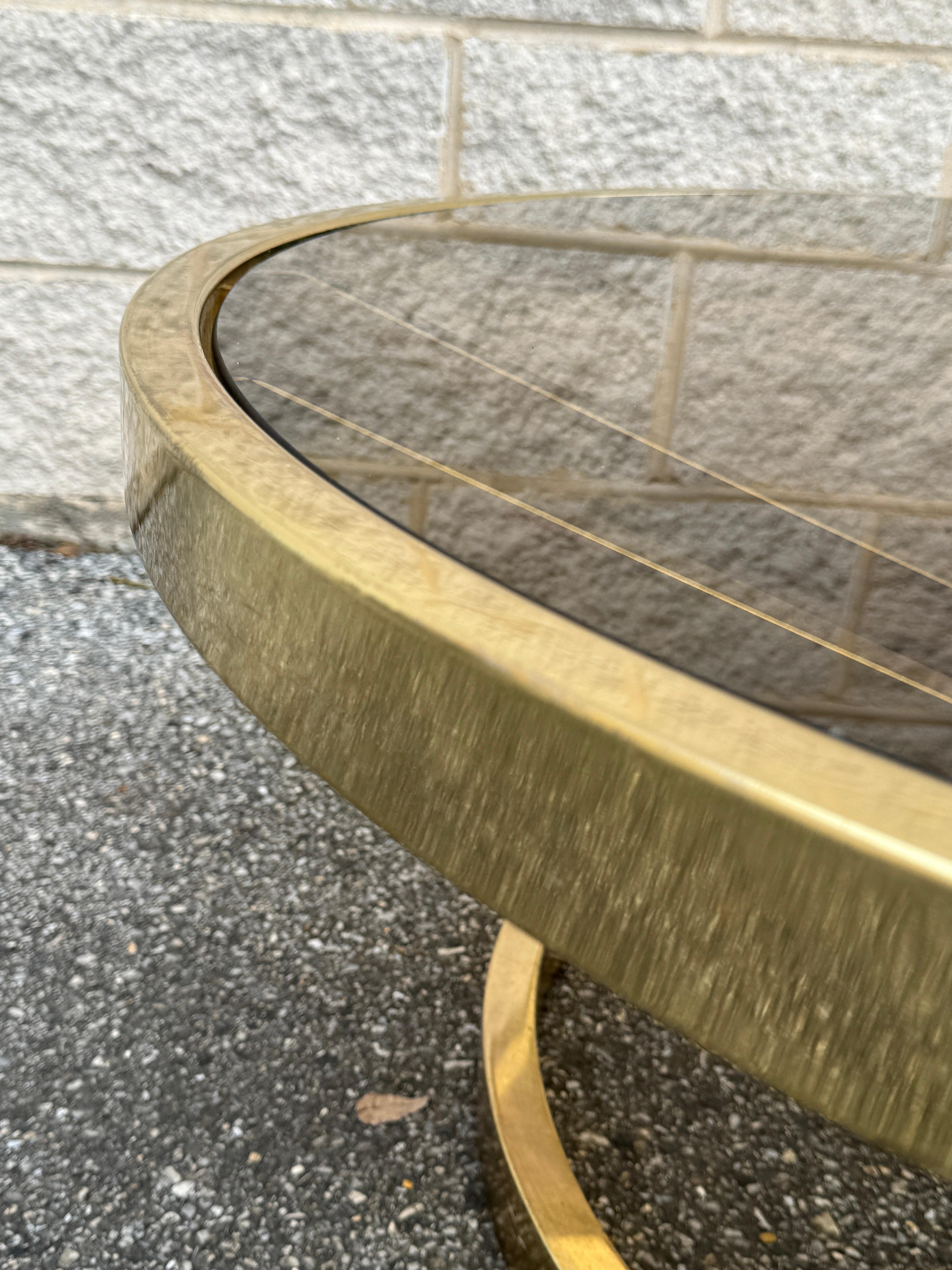 Mid-Century Modern 1970 Hollywood Regency Style Round Cantilever Brass Coffee Table en vente