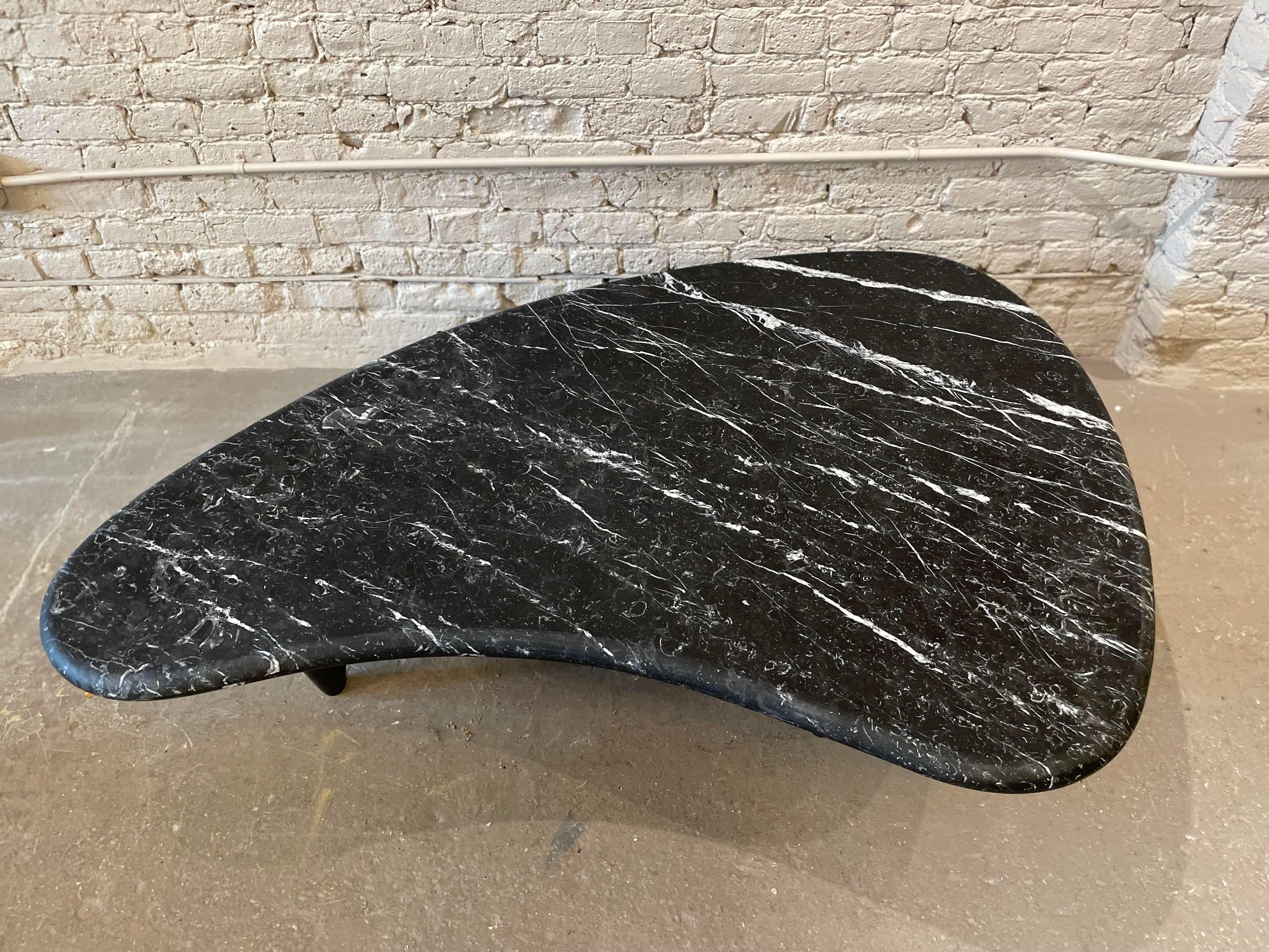 1970s Honed Nero Marquina Marble Biomorphic Coffee Table In Good Condition In Chicago, IL