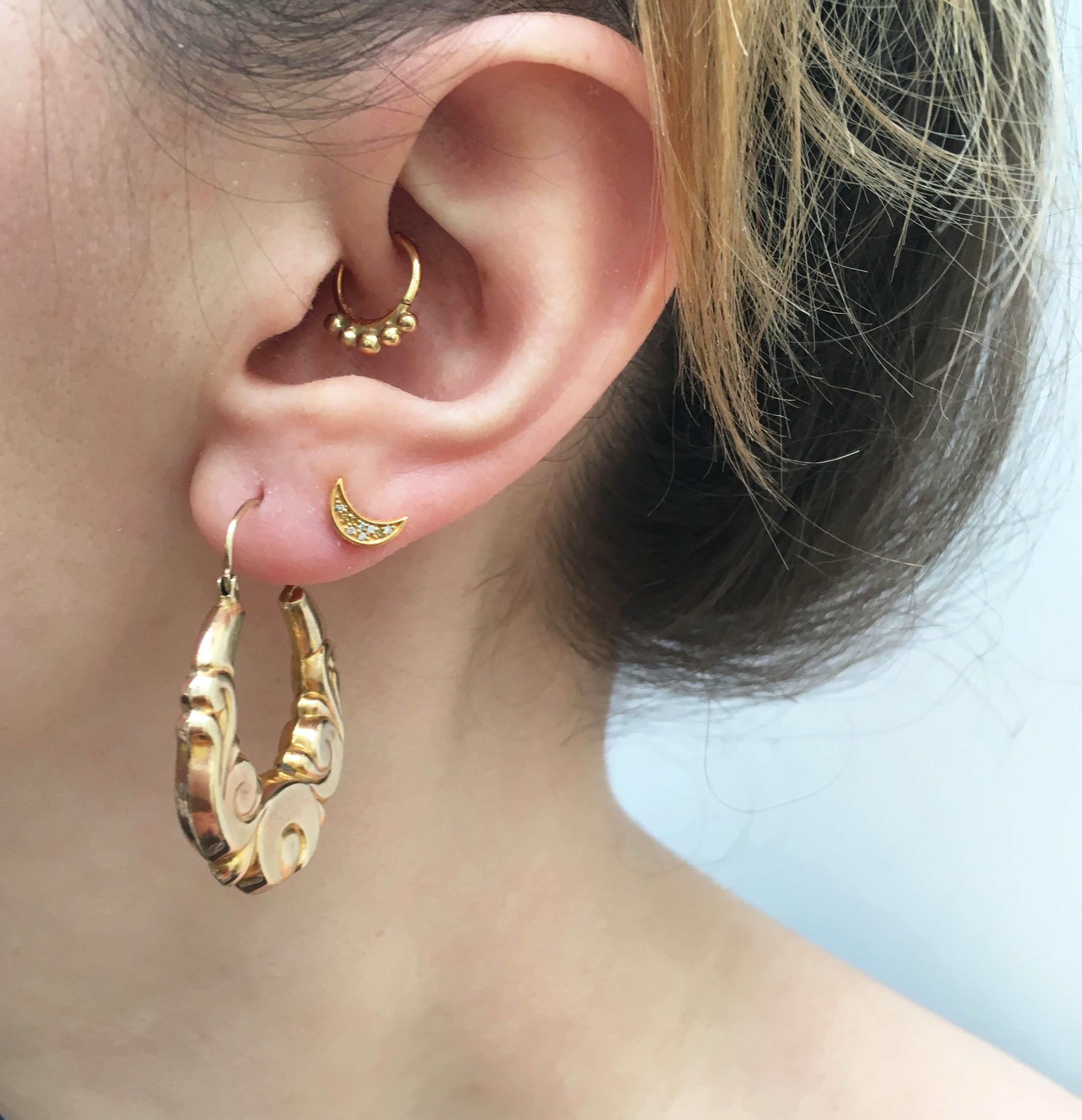 1970s Hoops Gold Vintage Jewelry Creole Style Decorative Hoop Earrings 9 Karat 3