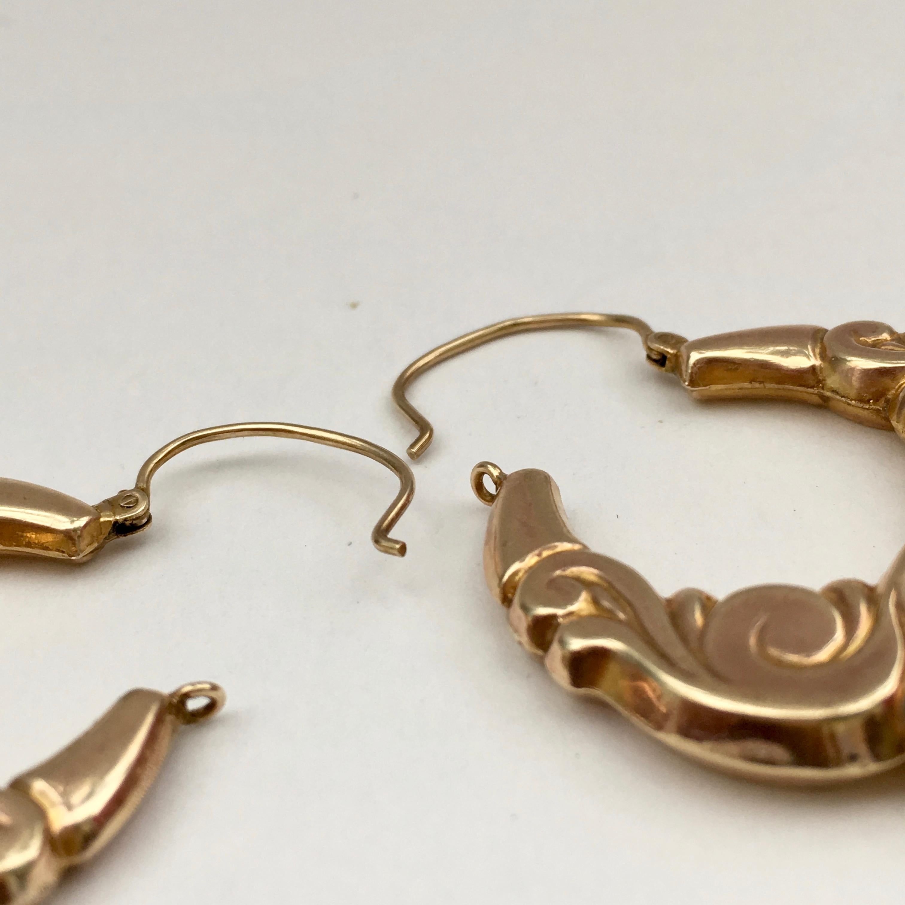 1970s Hoops Gold Vintage Jewelry Creole Style Decorative Hoop Earrings 9 Karat In Good Condition In London, GB