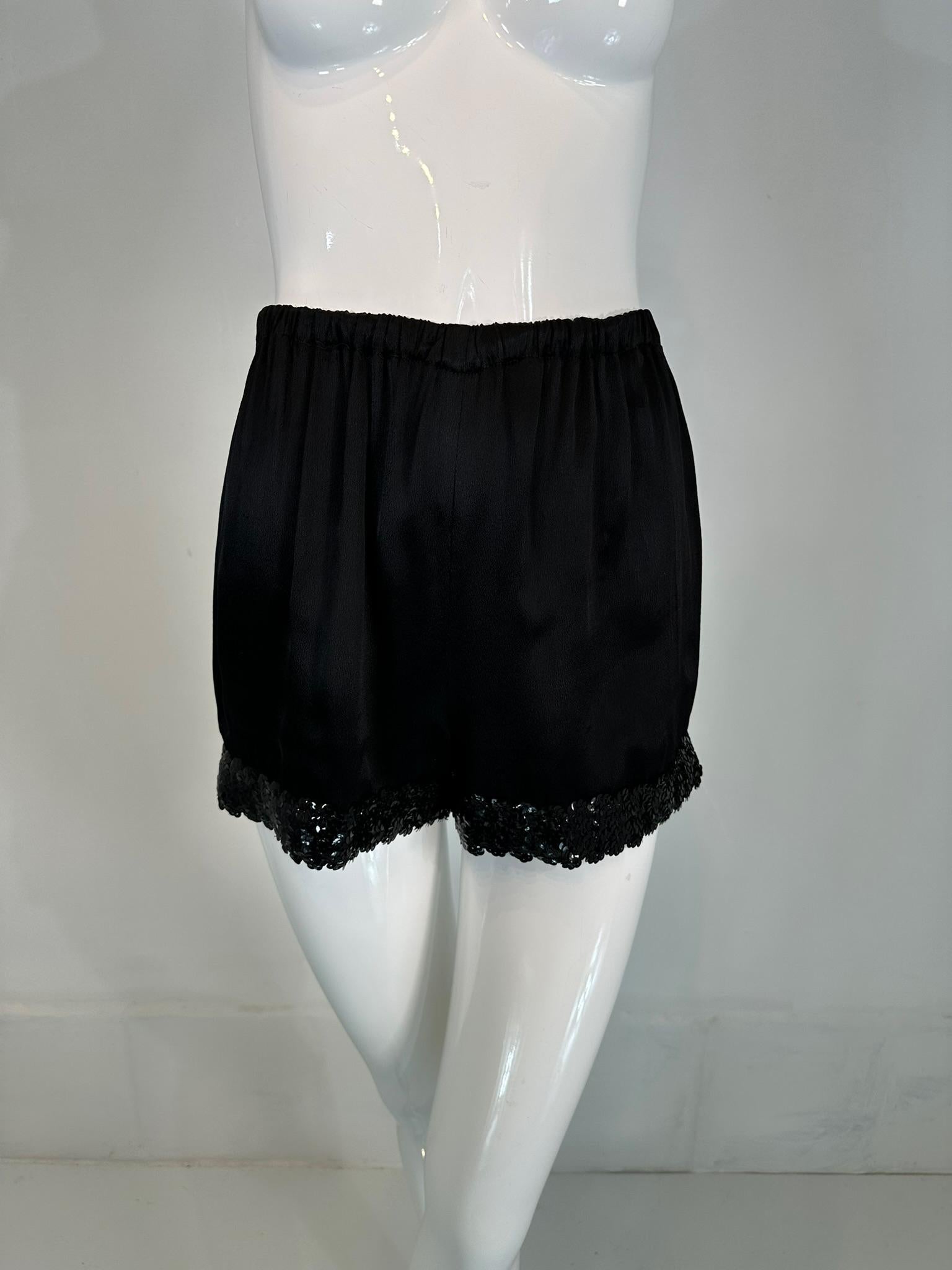 1970s Hot Pants Set Black Satin & Black Sequins Key Hole Tunic Top & Shorts For Sale 7