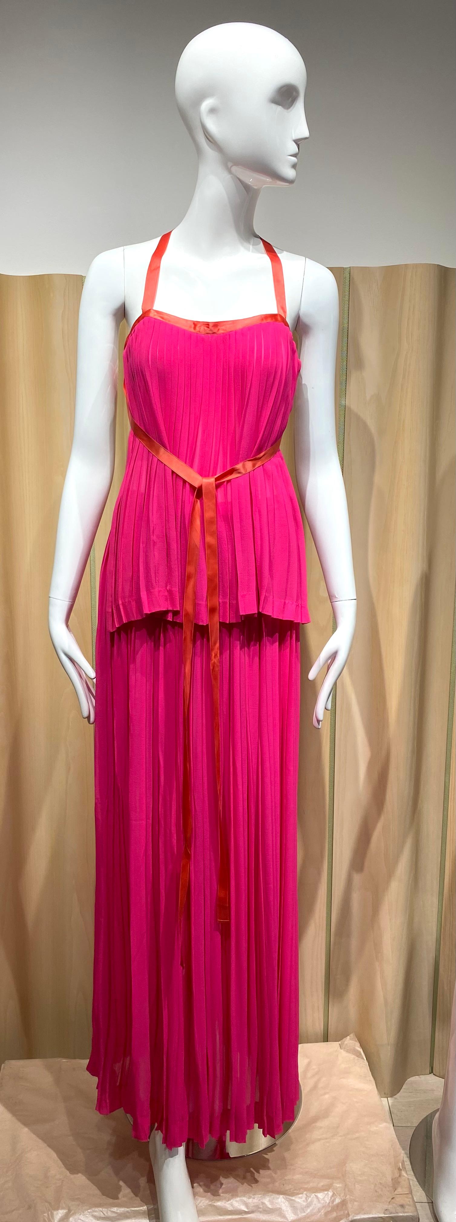 Top et jupe maxi en soie rose vif des années 70 Yves saint Laurent.
- taille élastique
- dos exposé