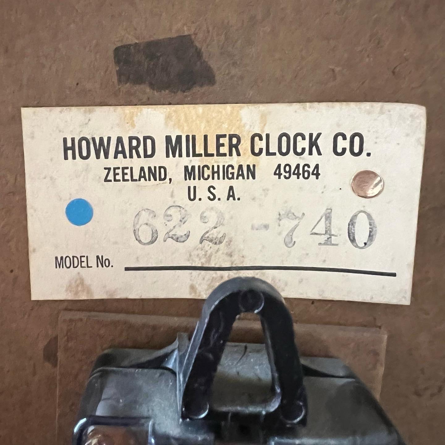 Fin du 20e siècle Horloge murale minimaliste vintage moderne Howard Miller des années 1970 en vente