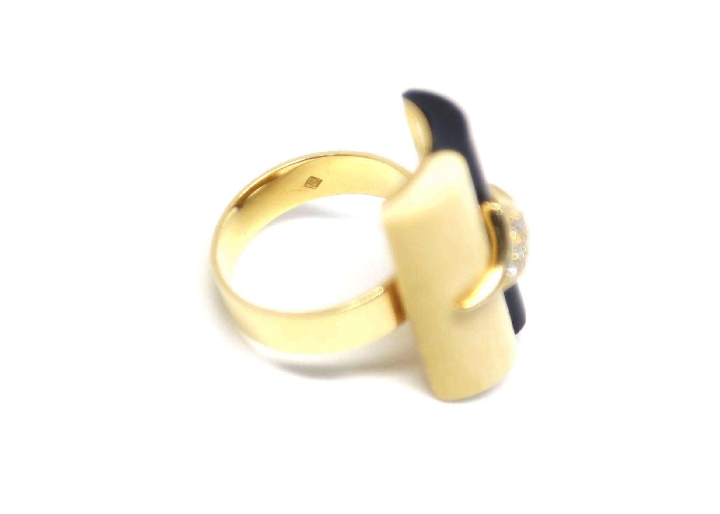 Very unusual glossy black onyx, bone ring set in 18k gold with diamond accents. Ring best fits a US size 7. Hallmarked with the H.Stern logo. Made in Brazil. Excellent condition.