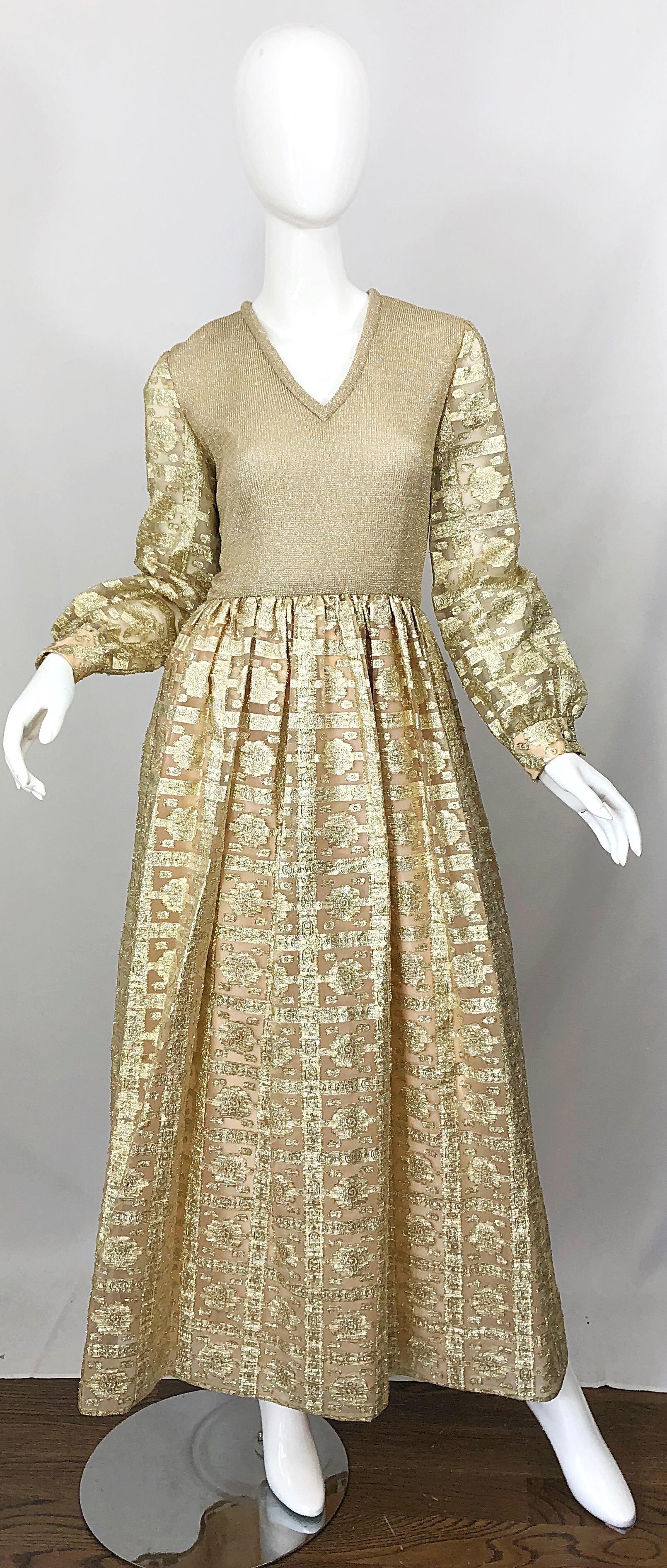 Beautiful vintage 70s HUEY WALTZER for MANNEQUIN gold metallic knit and silk maxi dress / gown ! Features a soft gold metallic knit v-neck bodice that has some stretch. Intricately embroidered chiffon maxi skirt. Matching fabric on the sleeves (