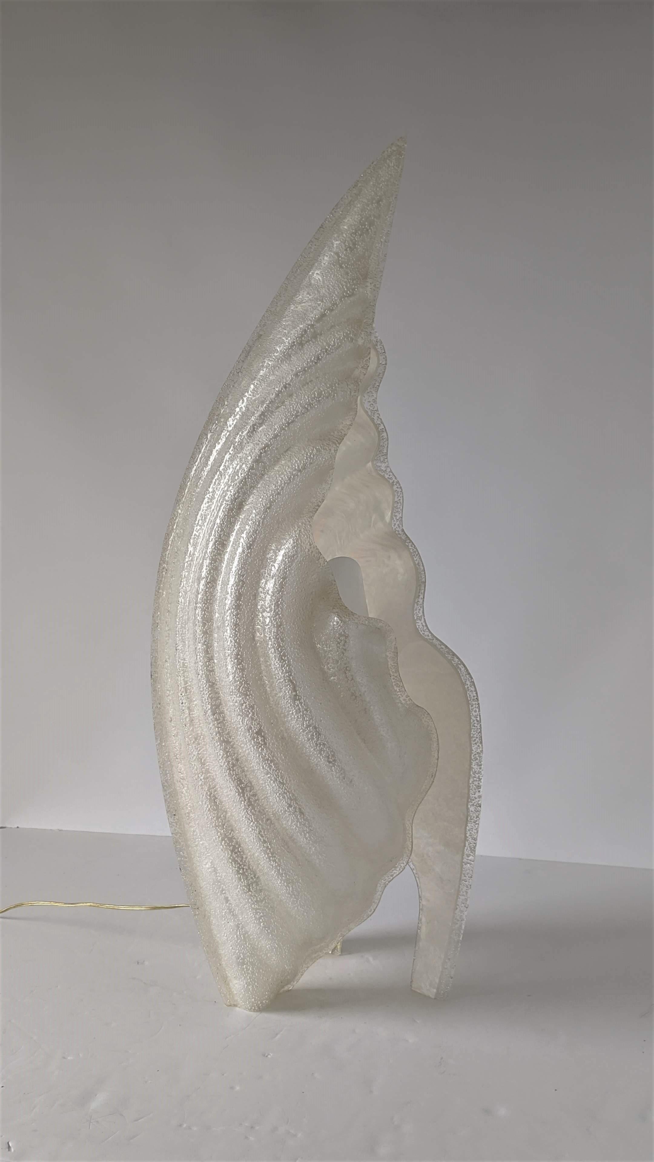 1970s Huge Acrylic Conch Shell Floor or Table Lamp by Rougier In Good Condition In St- Leonard, Quebec