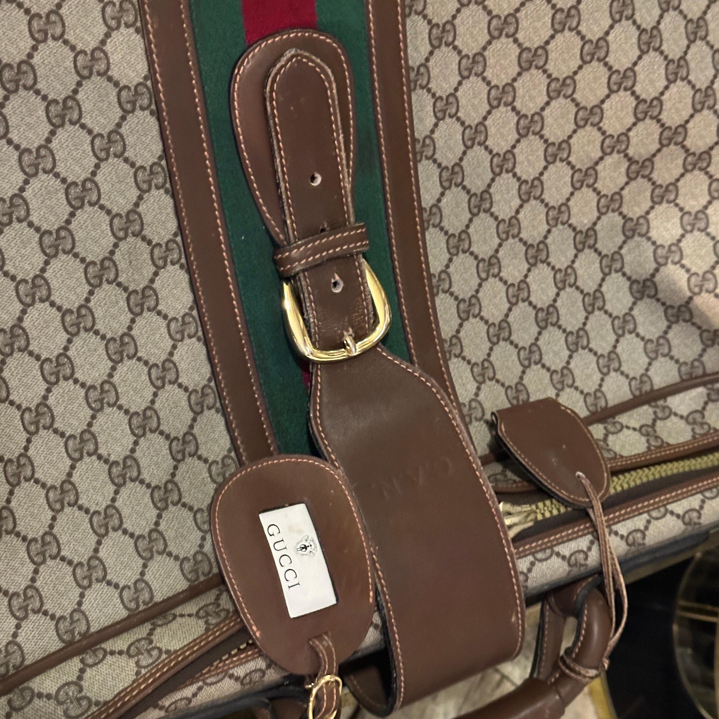 1970s Iconic Beige and Brown Canvas Suitcase by Gucci In Good Condition For Sale In Aci Castello, IT