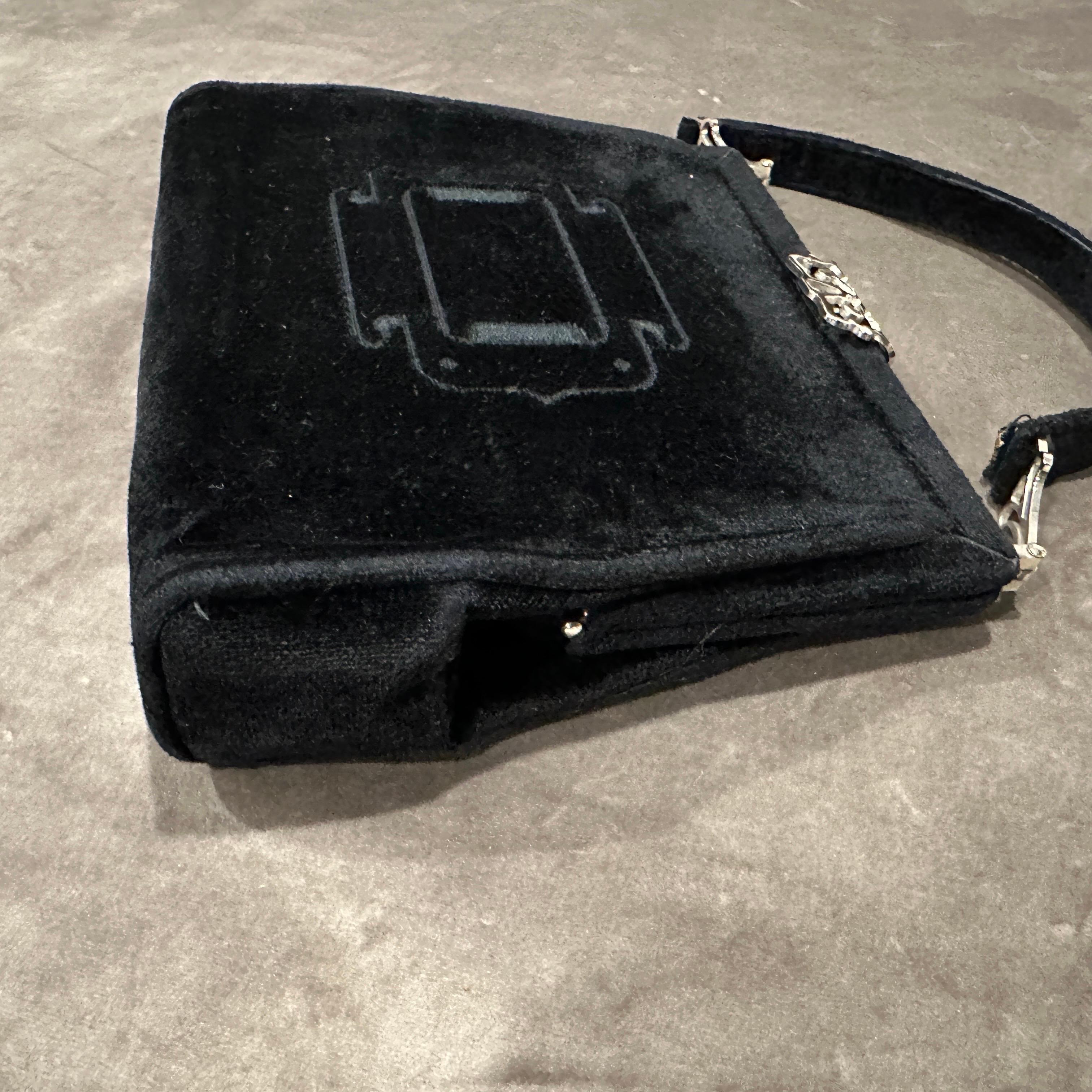 1970er Jahre Ikonische Handtasche aus schwarzem Samt von Roberta di Camerino im Angebot 5