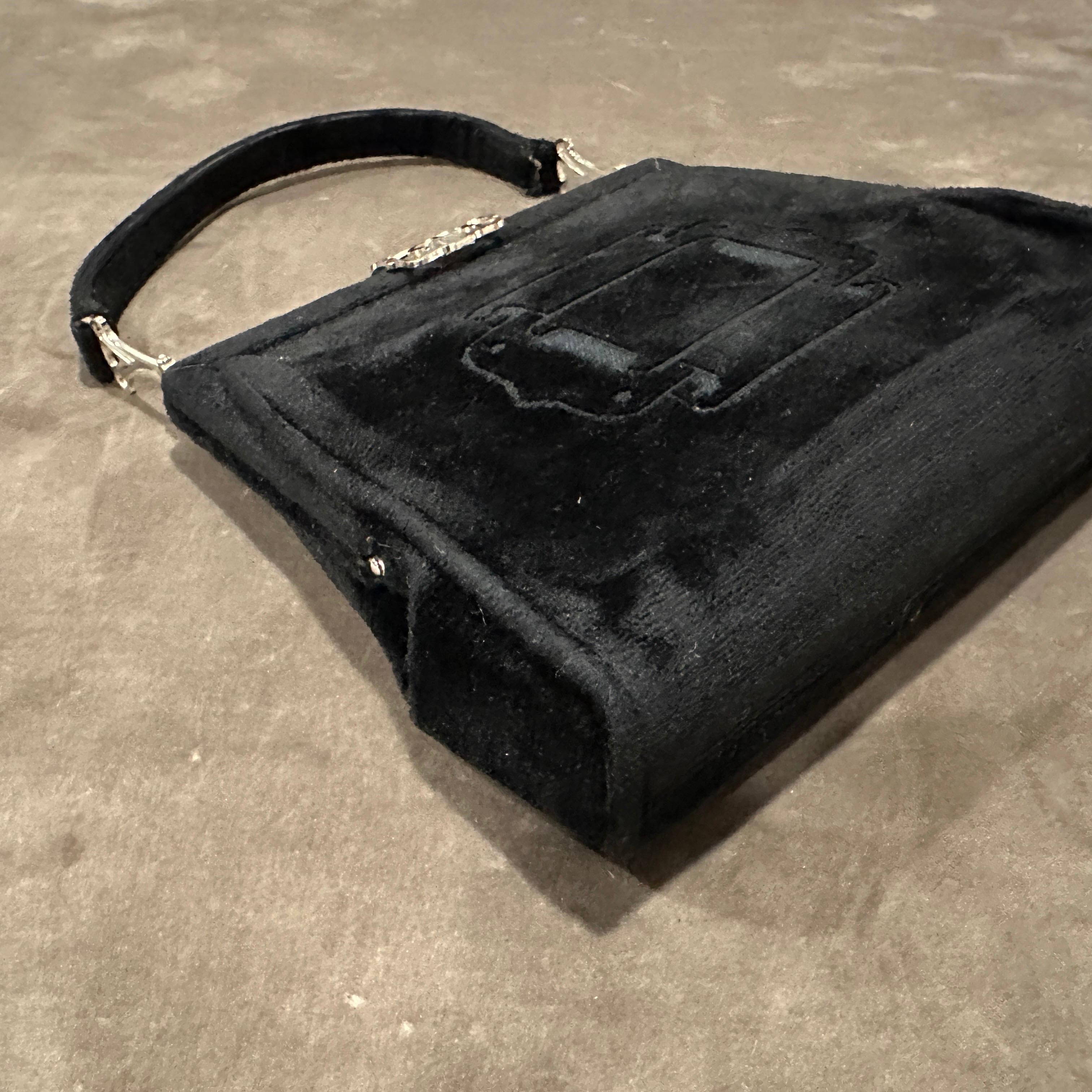 1970er Jahre Ikonische Handtasche aus schwarzem Samt von Roberta di Camerino im Angebot 6