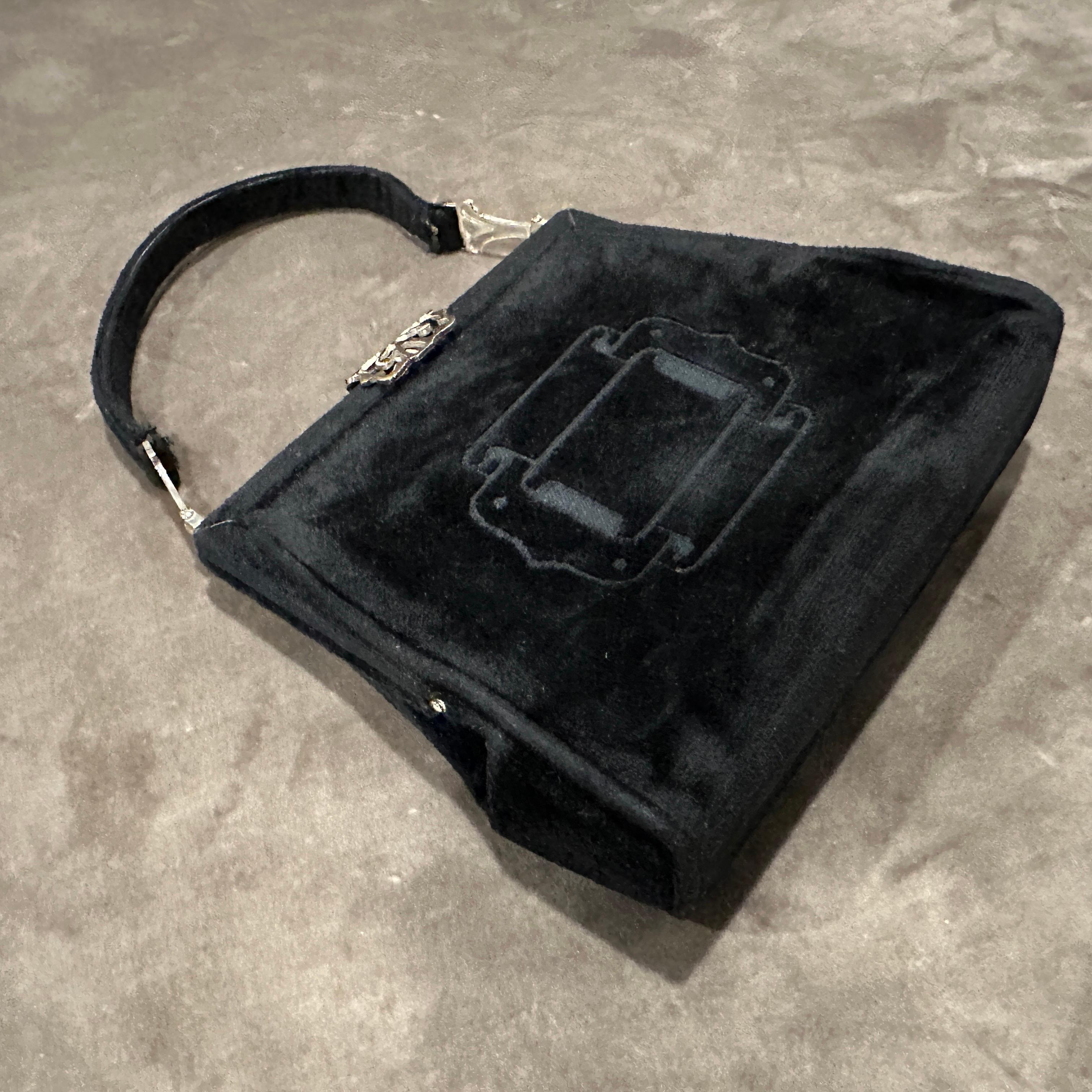 1970er Jahre Ikonische Handtasche aus schwarzem Samt von Roberta di Camerino (Schwarz) im Angebot