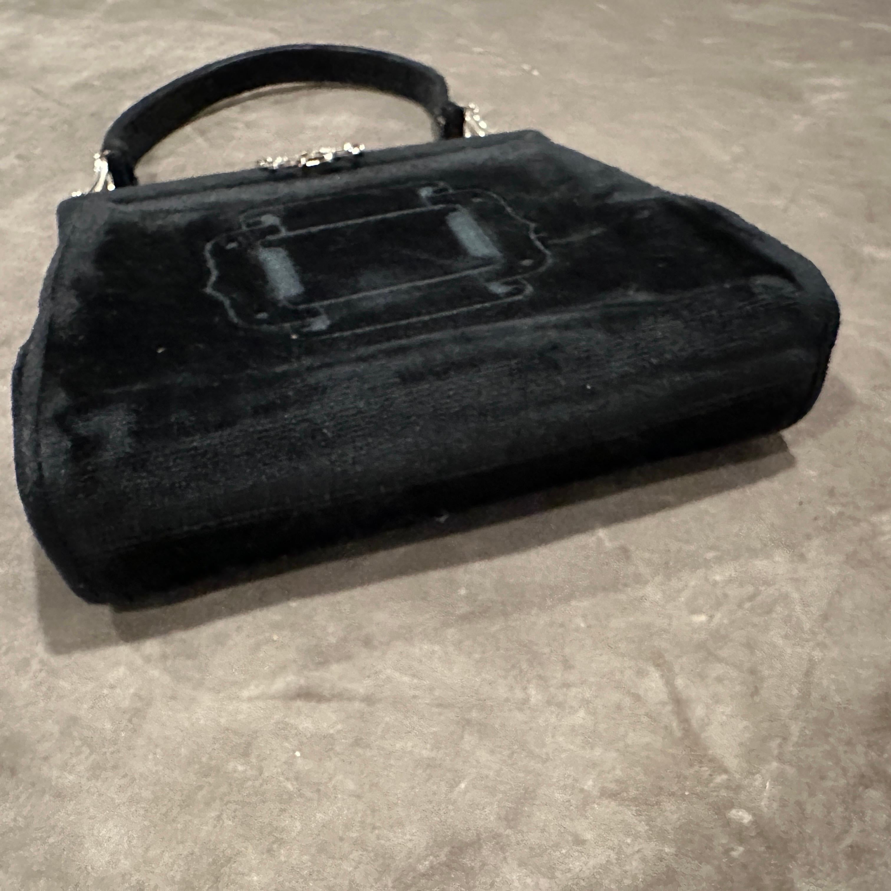 1970er Jahre Ikonische Handtasche aus schwarzem Samt von Roberta di Camerino im Zustand „Hervorragend“ im Angebot in Aci Castello, IT