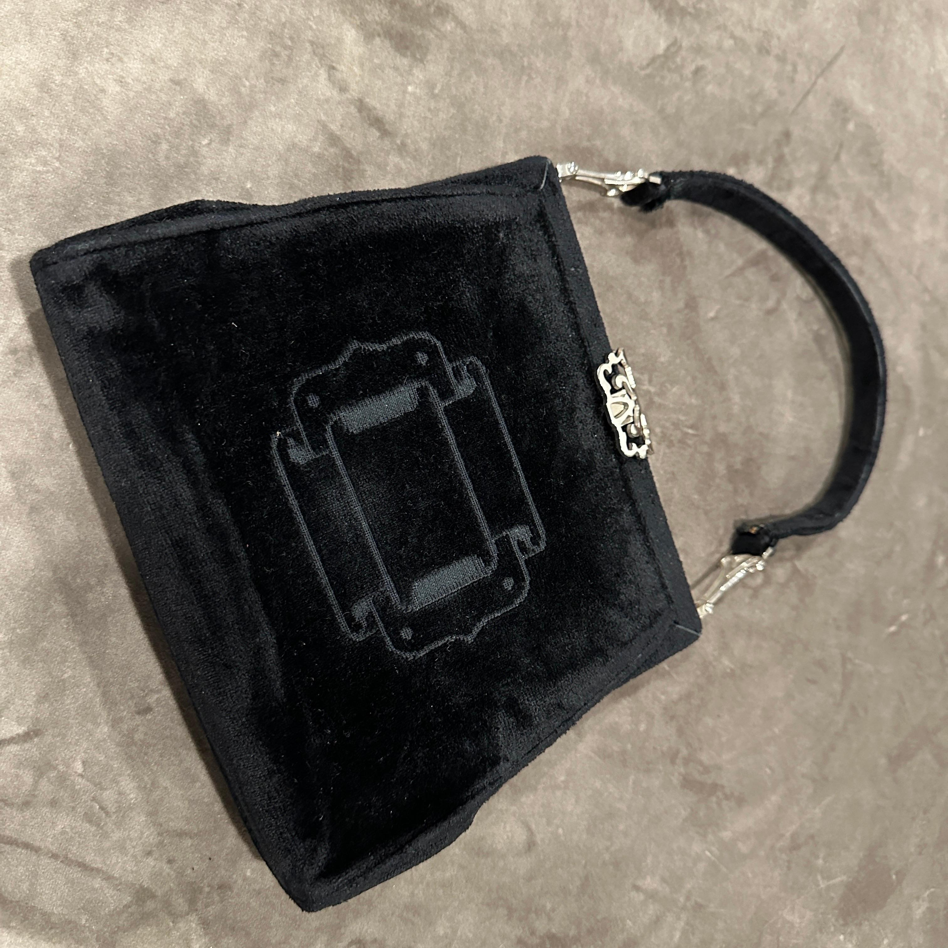 1970er Jahre Ikonische Handtasche aus schwarzem Samt von Roberta di Camerino Damen im Angebot