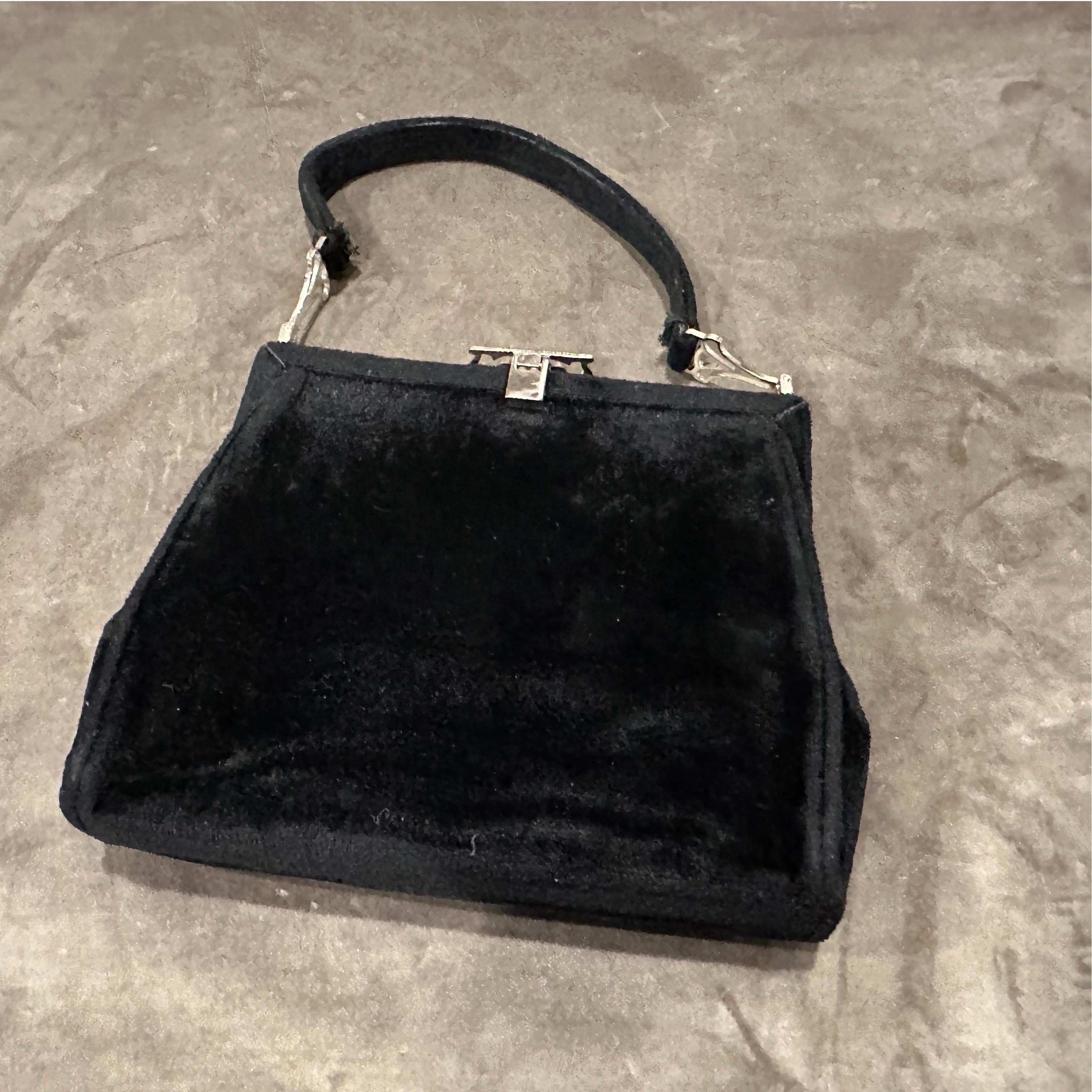 1970er Jahre Ikonische Handtasche aus schwarzem Samt von Roberta di Camerino im Angebot 1