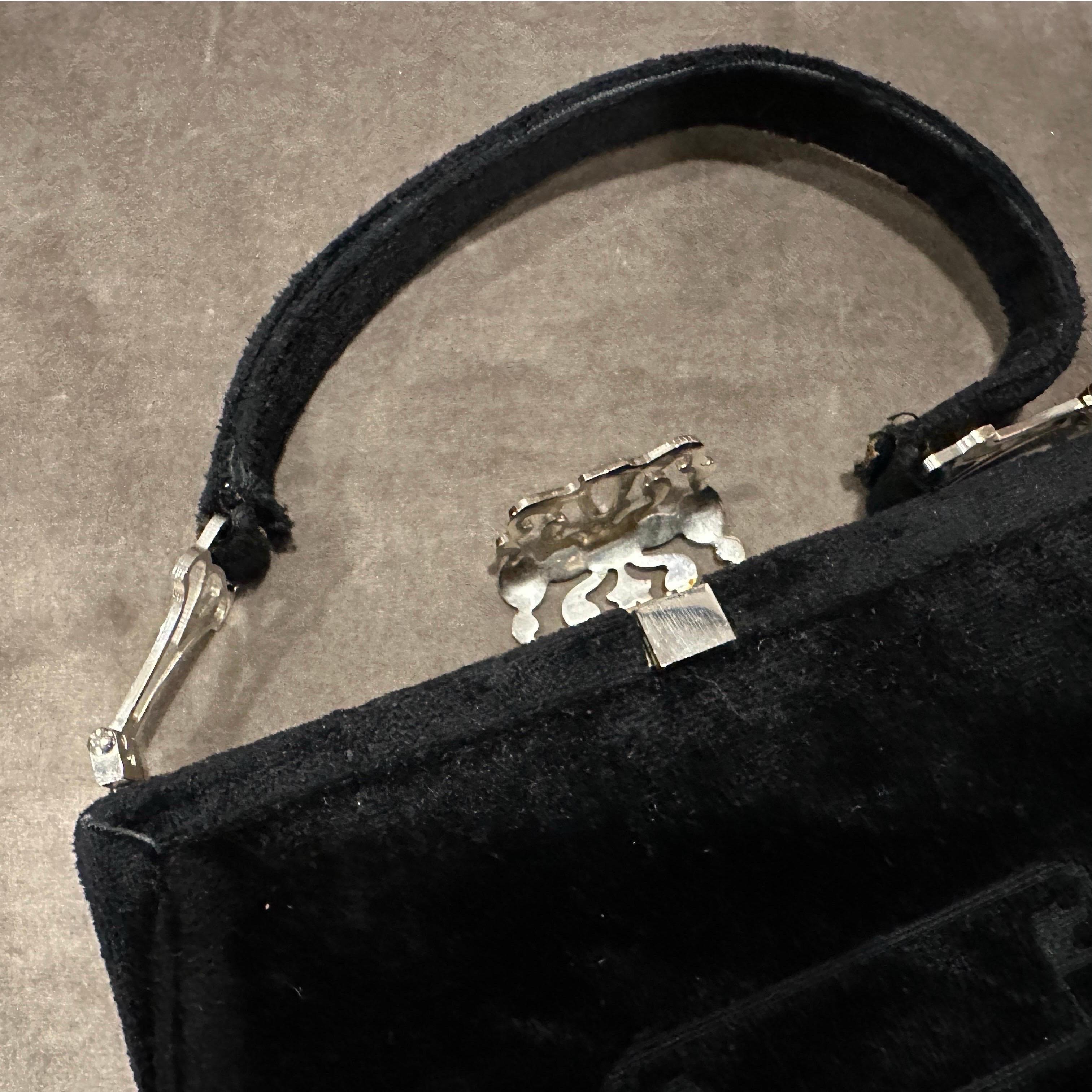 1970er Jahre Ikonische Handtasche aus schwarzem Samt von Roberta di Camerino im Angebot 3