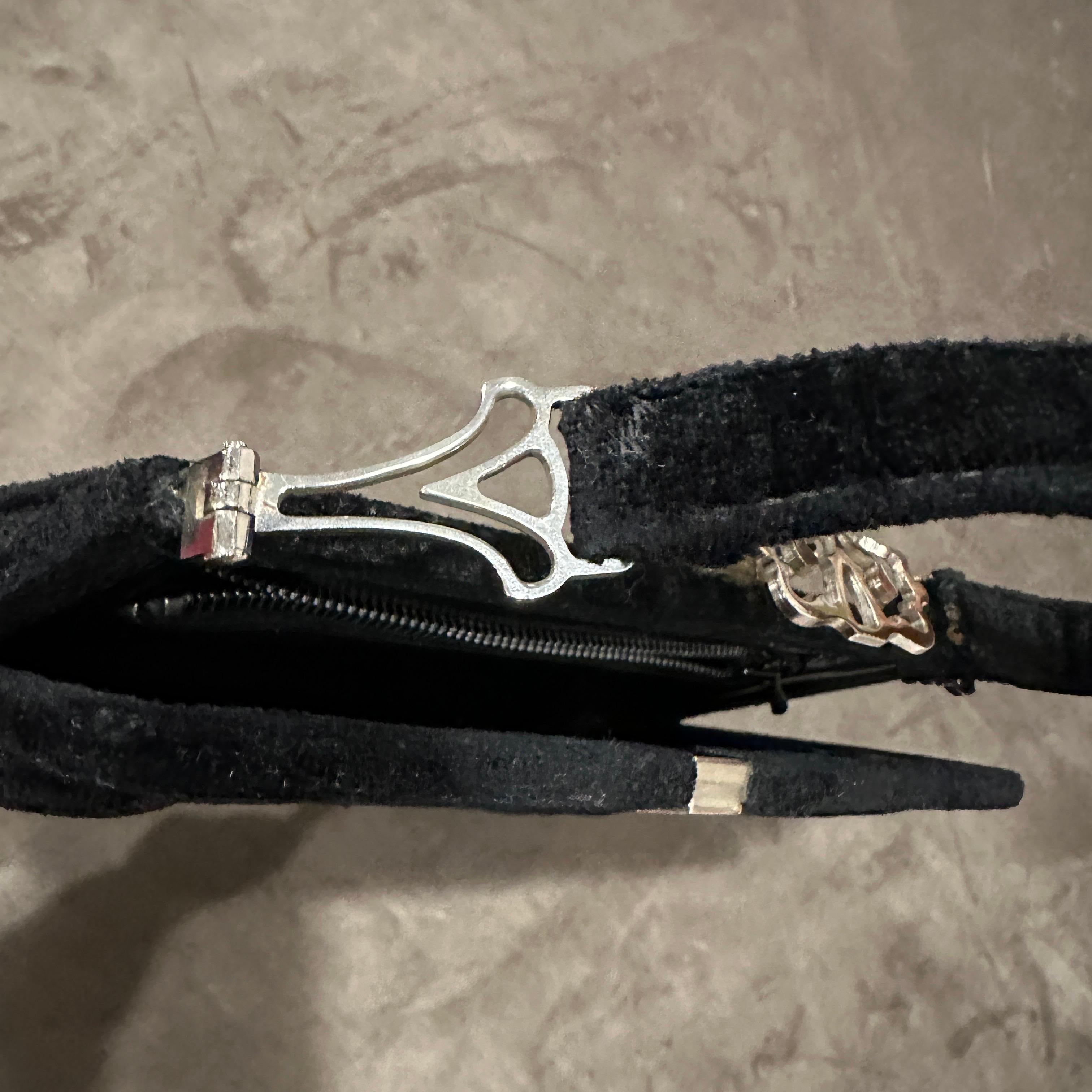 1970er Jahre Ikonische Handtasche aus schwarzem Samt von Roberta di Camerino im Angebot 4