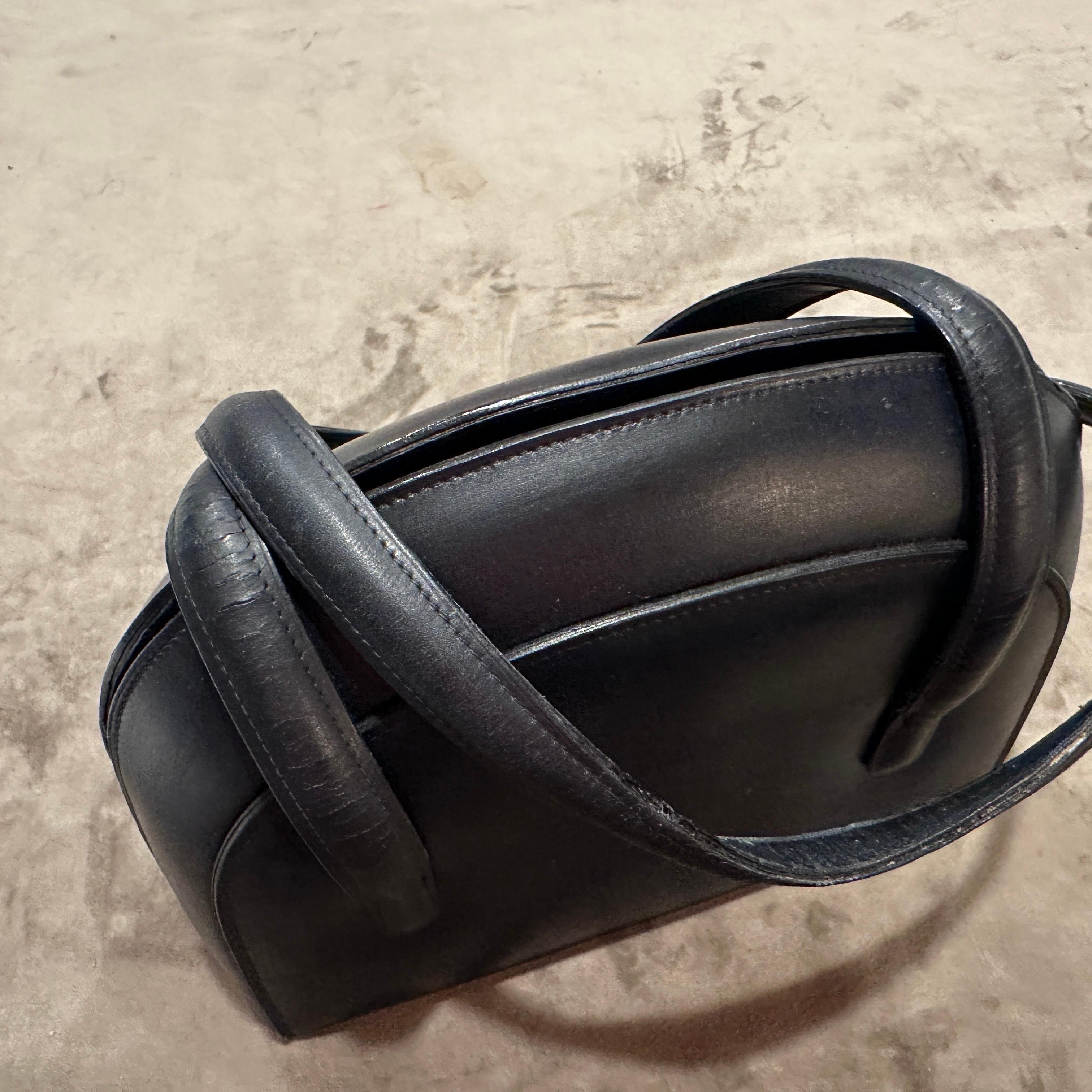 1970er Jahre Ikonische Gucci Oyster Handtasche aus blauem und rotem Leder im Angebot 5